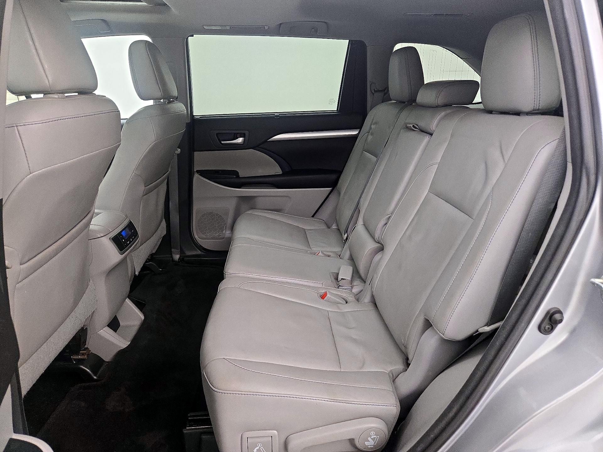 Thumbnail: 2016 Toyota Highlander - 20