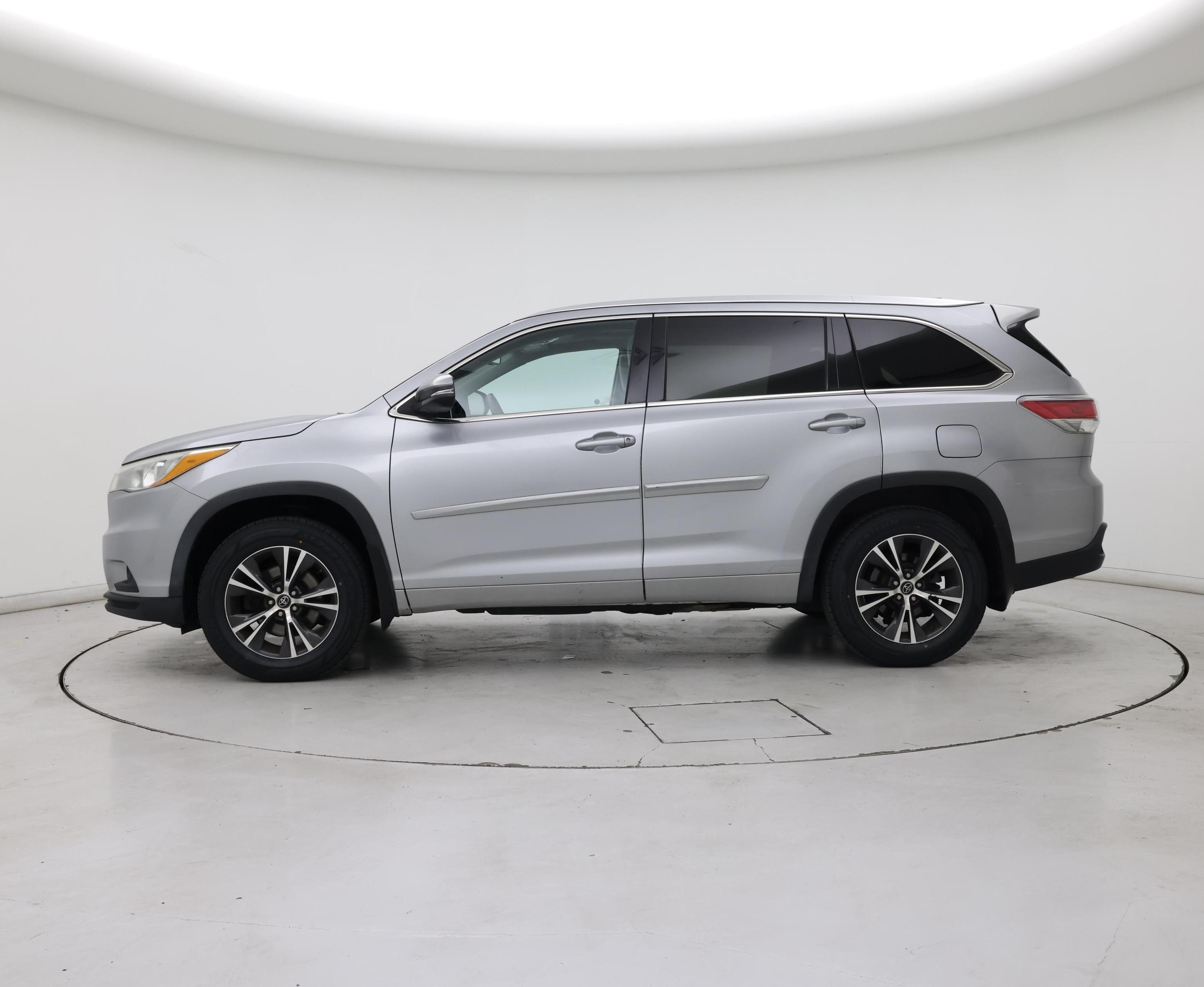 Thumbnail: 2016 Toyota Highlander - 3