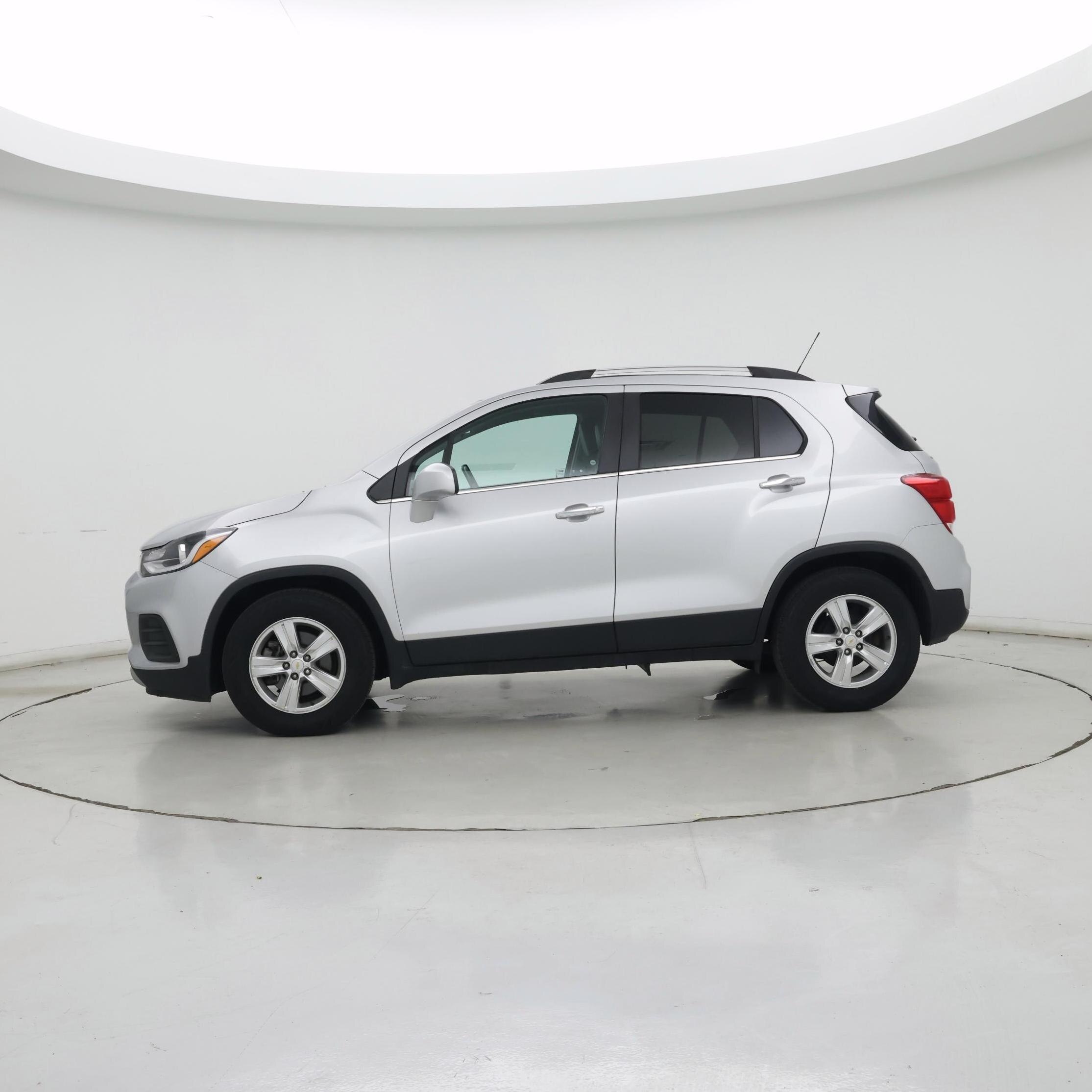 Thumbnail: 2018 Chevrolet Trax - 3