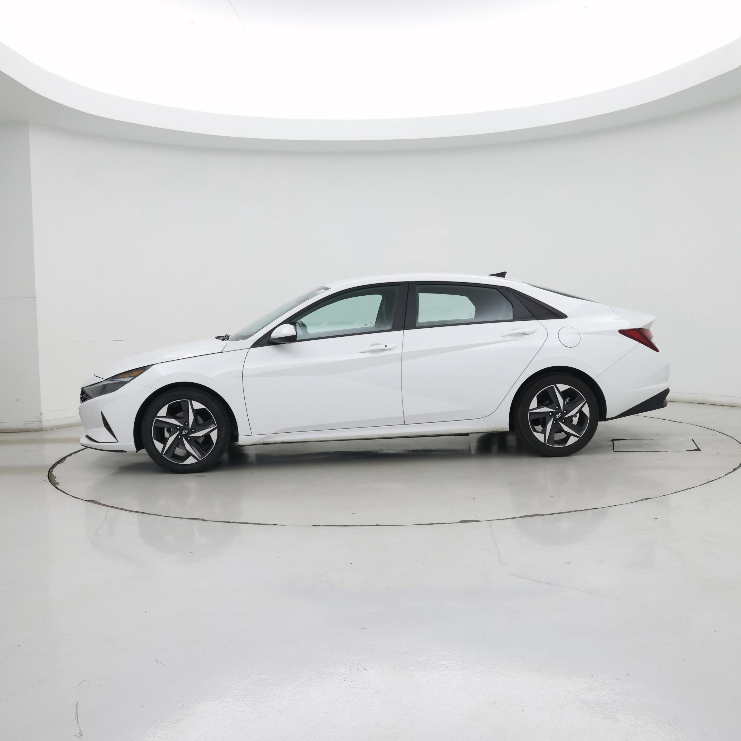 Thumbnail: 2023 Hyundai Elantra - 3