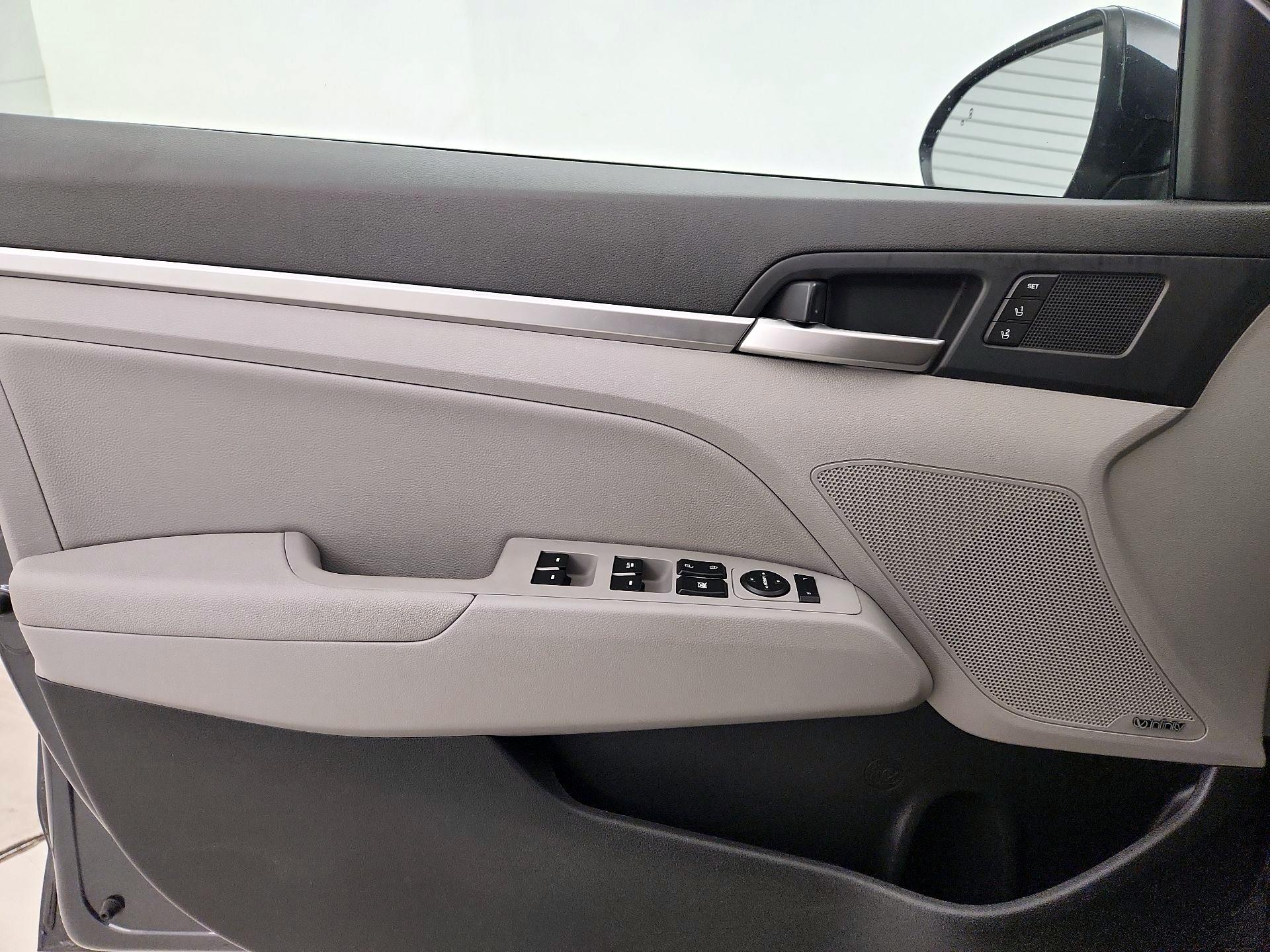 Thumbnail: 2020 Hyundai Elantra - 12