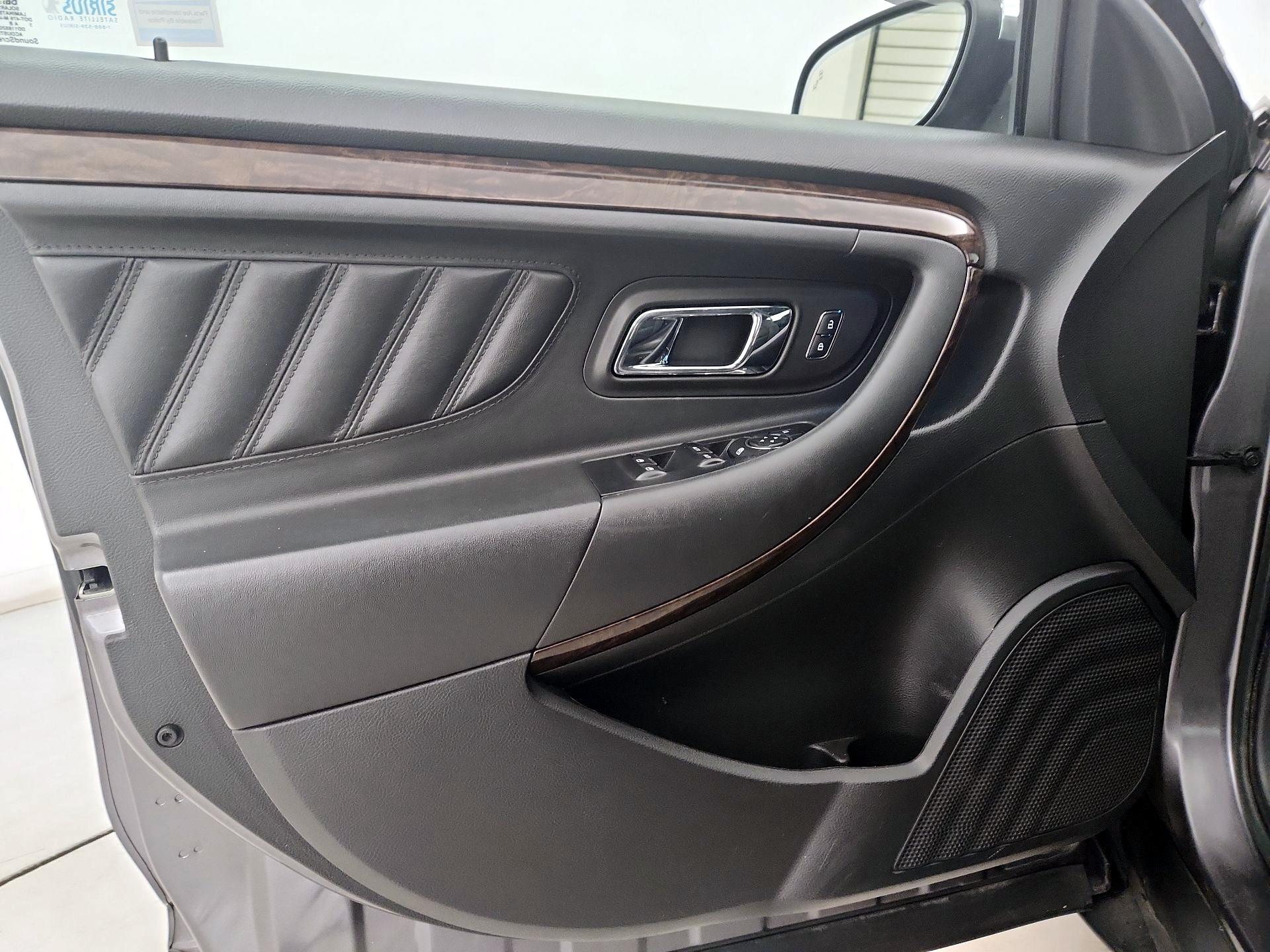 Thumbnail: 2014 Ford Taurus - 12