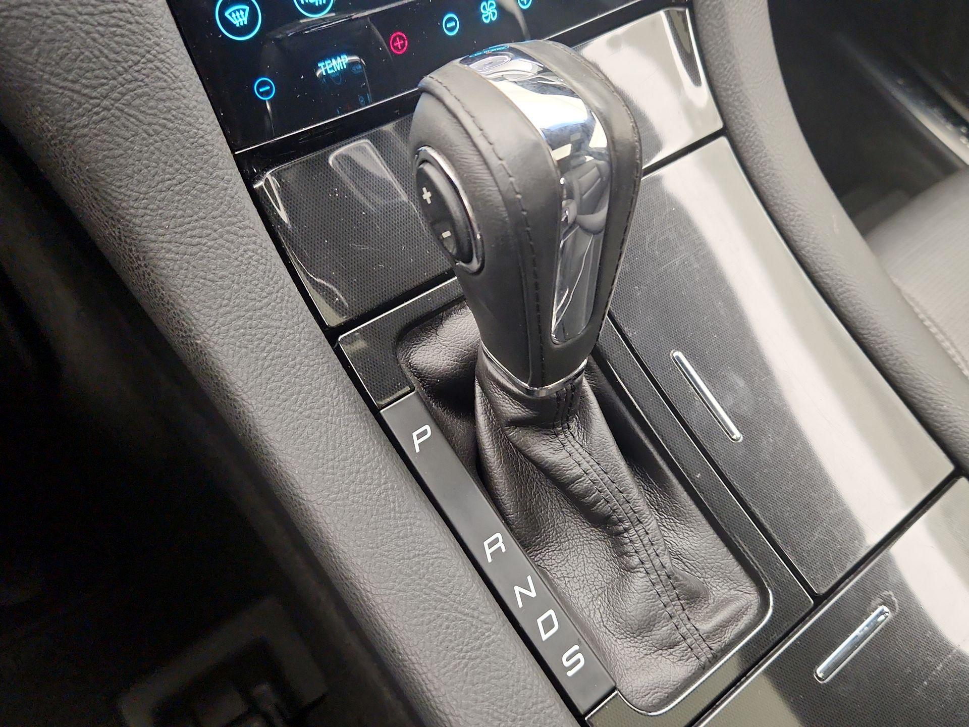 Thumbnail: 2014 Ford Taurus - 17