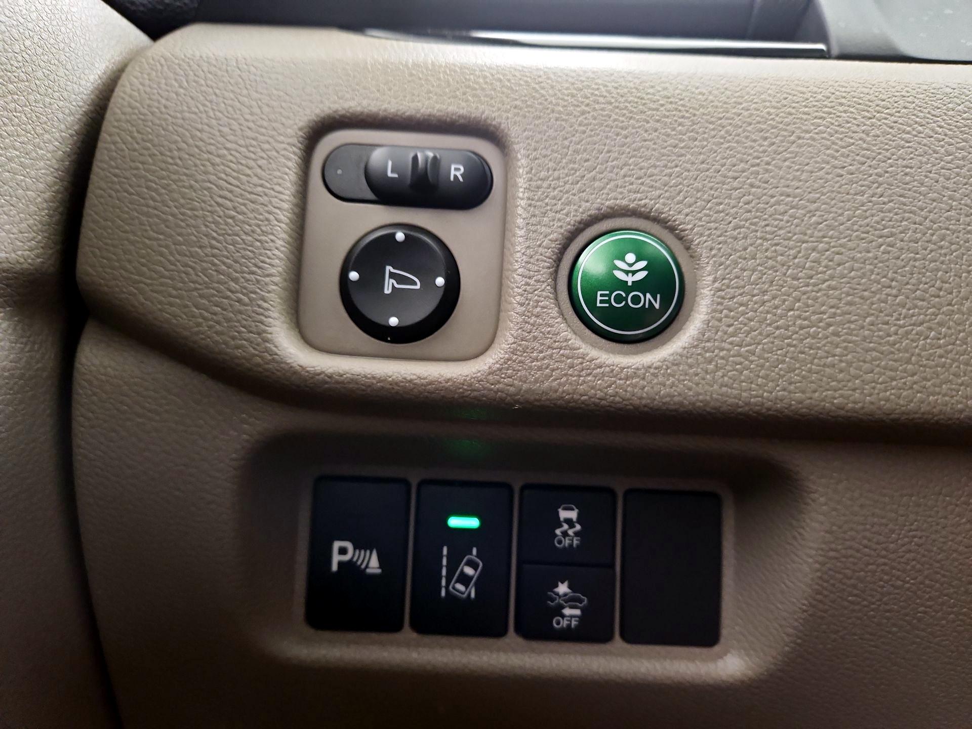 Thumbnail: 2018 Honda Pilot - 13