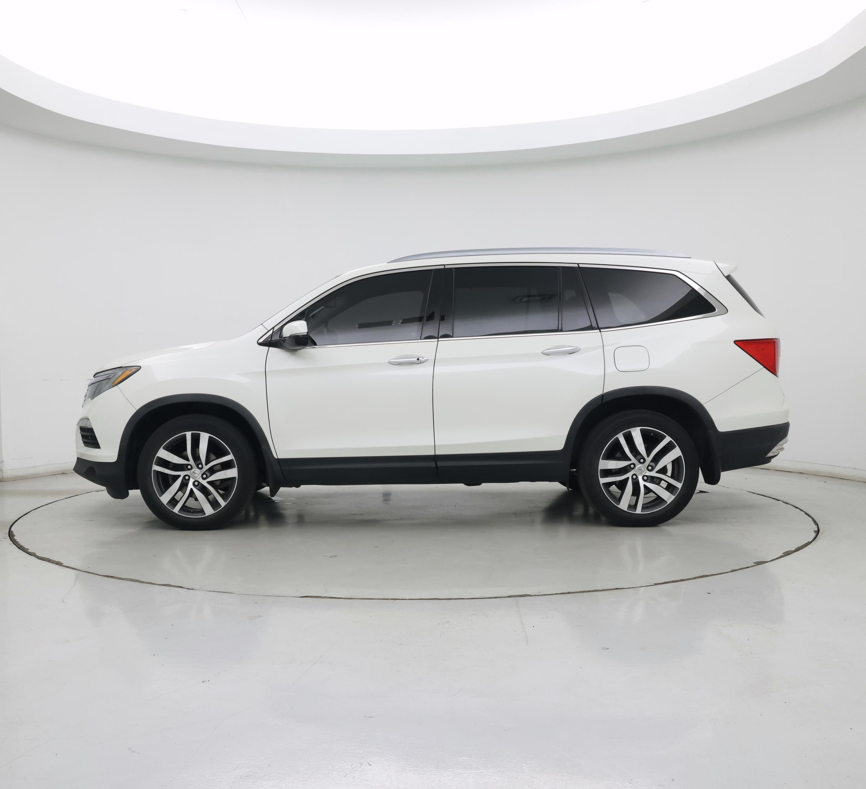 Thumbnail: 2018 Honda Pilot - 3