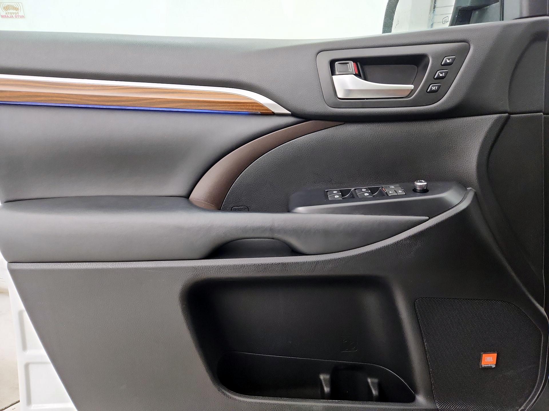 Thumbnail: 2019 Toyota Highlander - 12