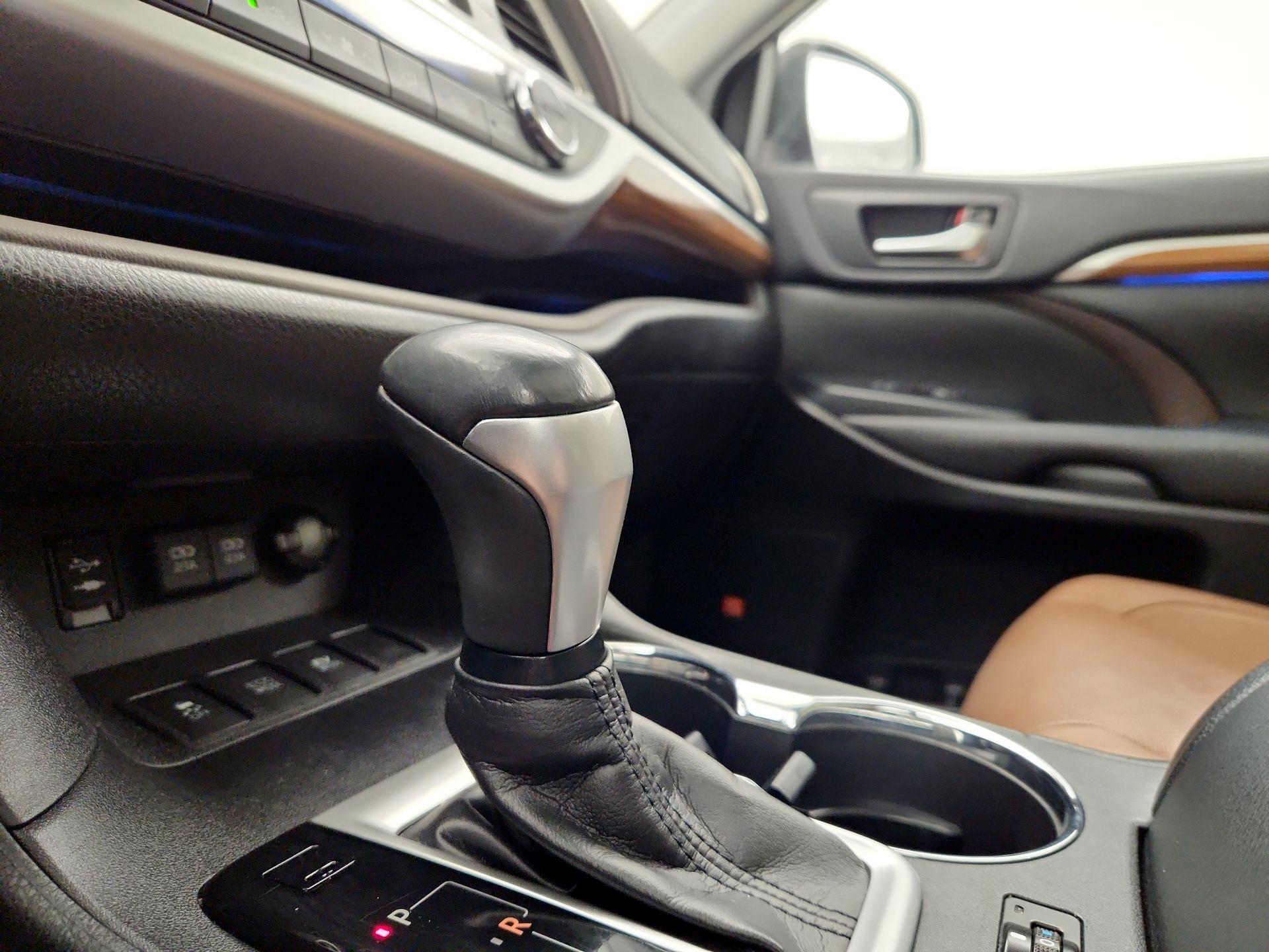 Thumbnail: 2019 Toyota Highlander - 18