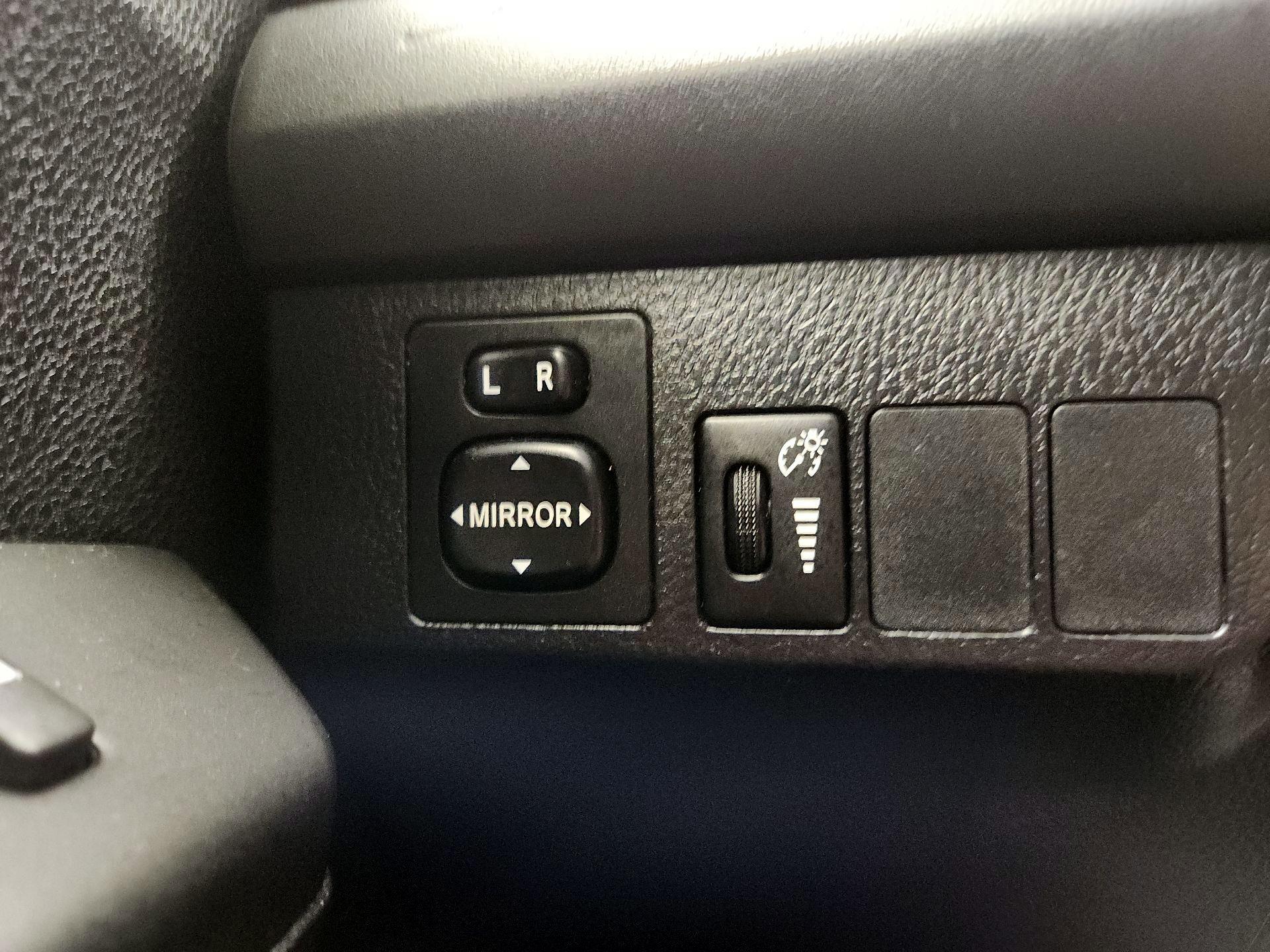 Thumbnail: 2016 Toyota RAV4 - 13