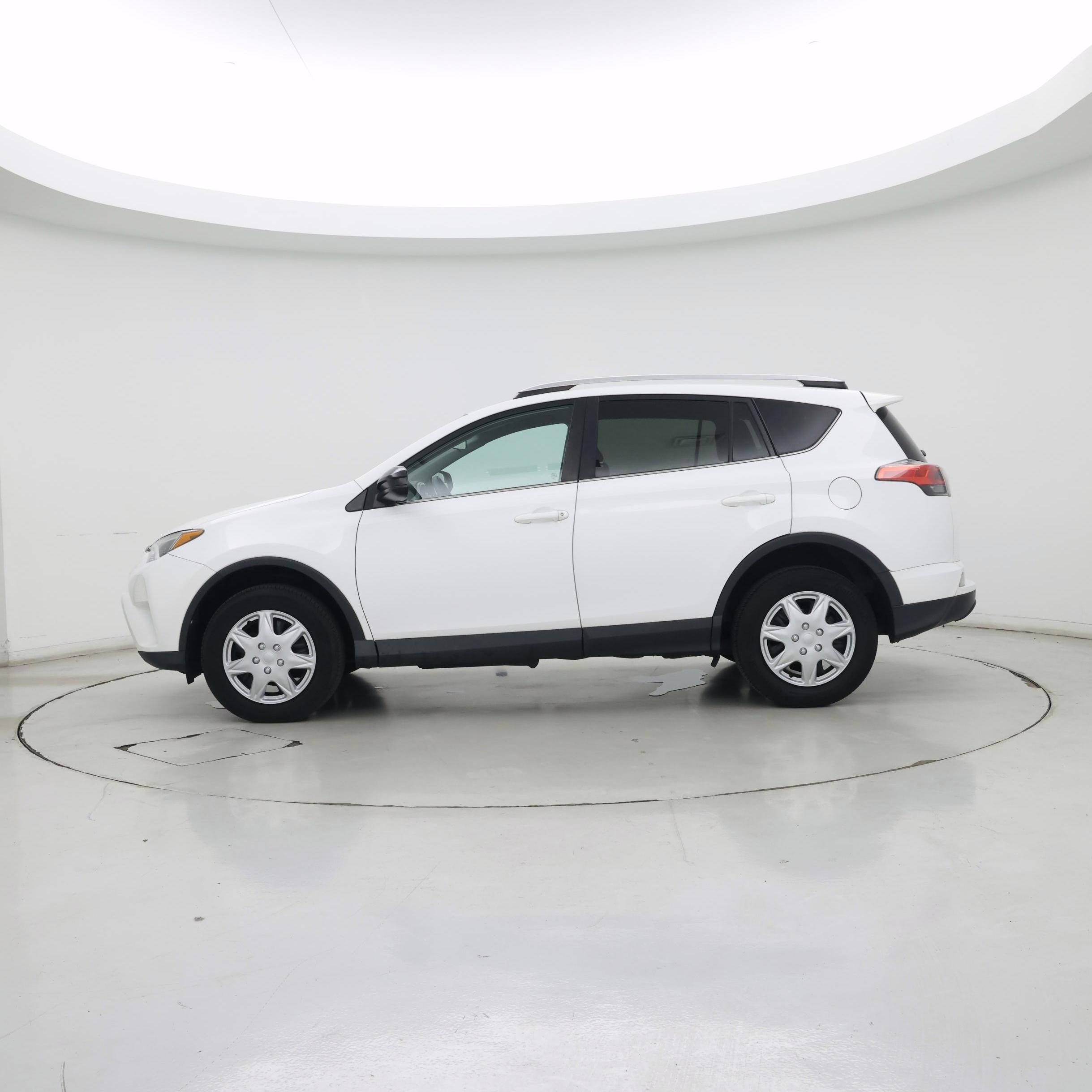 Thumbnail: 2016 Toyota RAV4 - 3