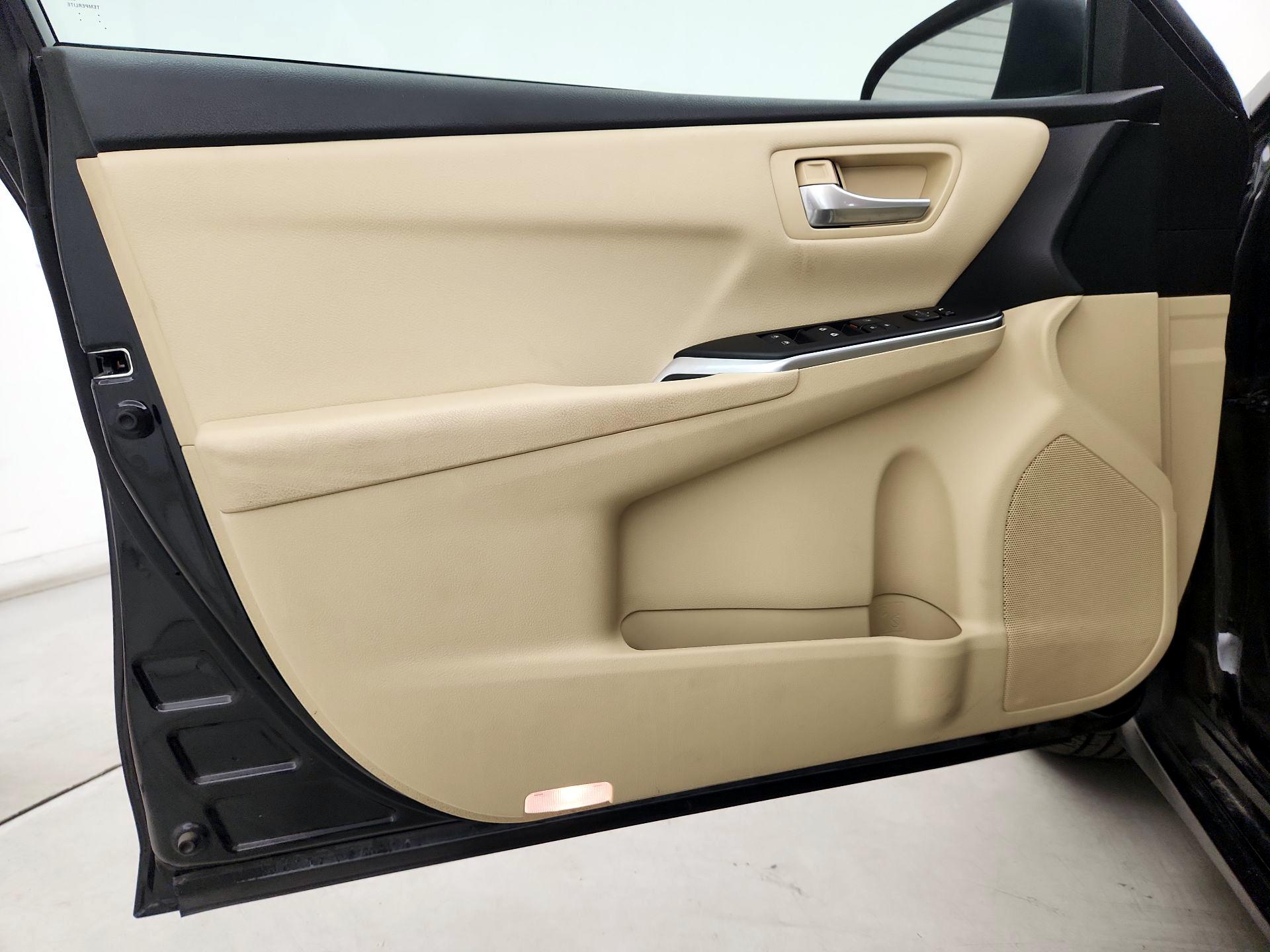 Thumbnail: 2015 Toyota Camry - 12
