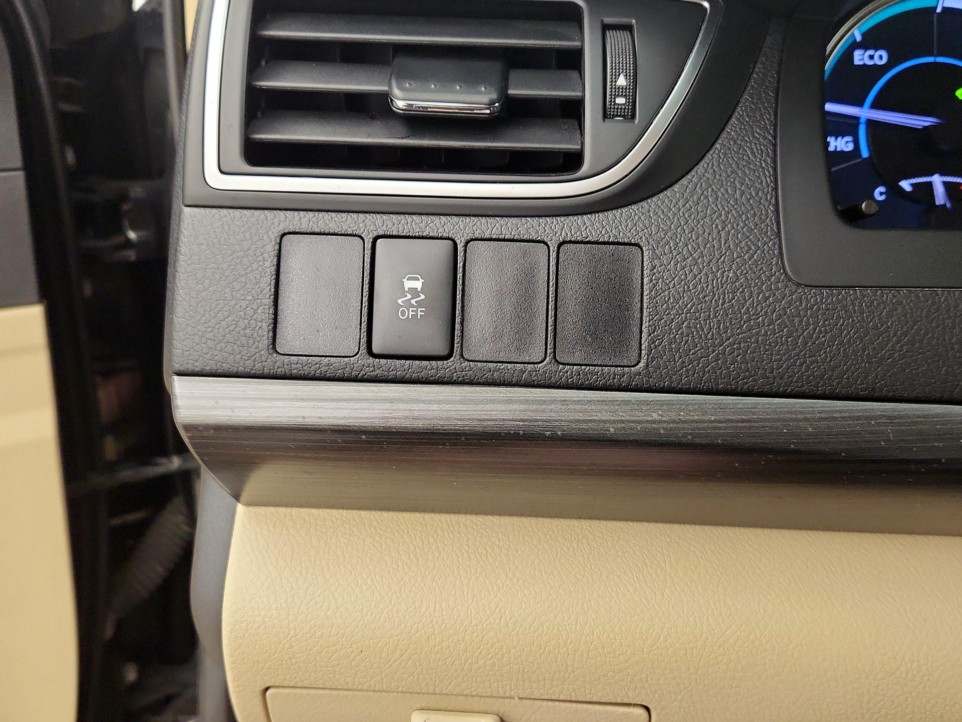 Thumbnail: 2015 Toyota Camry - 13