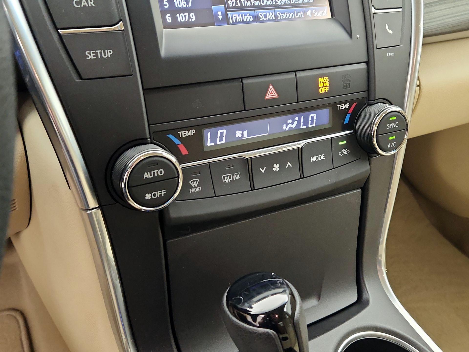 Thumbnail: 2015 Toyota Camry - 16