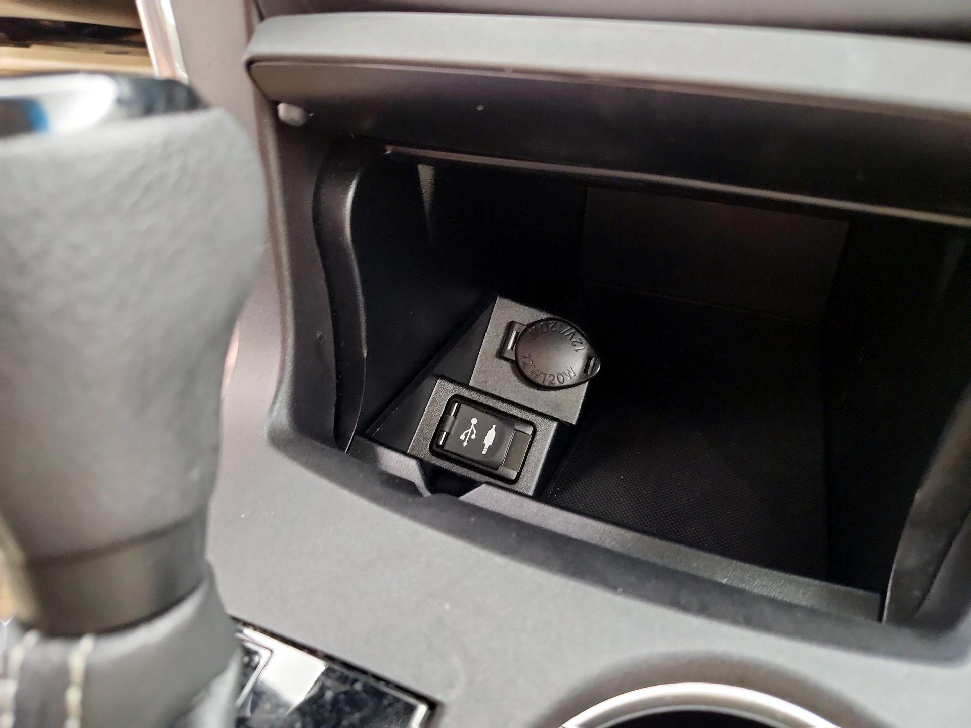 Thumbnail: 2015 Toyota Camry - 18