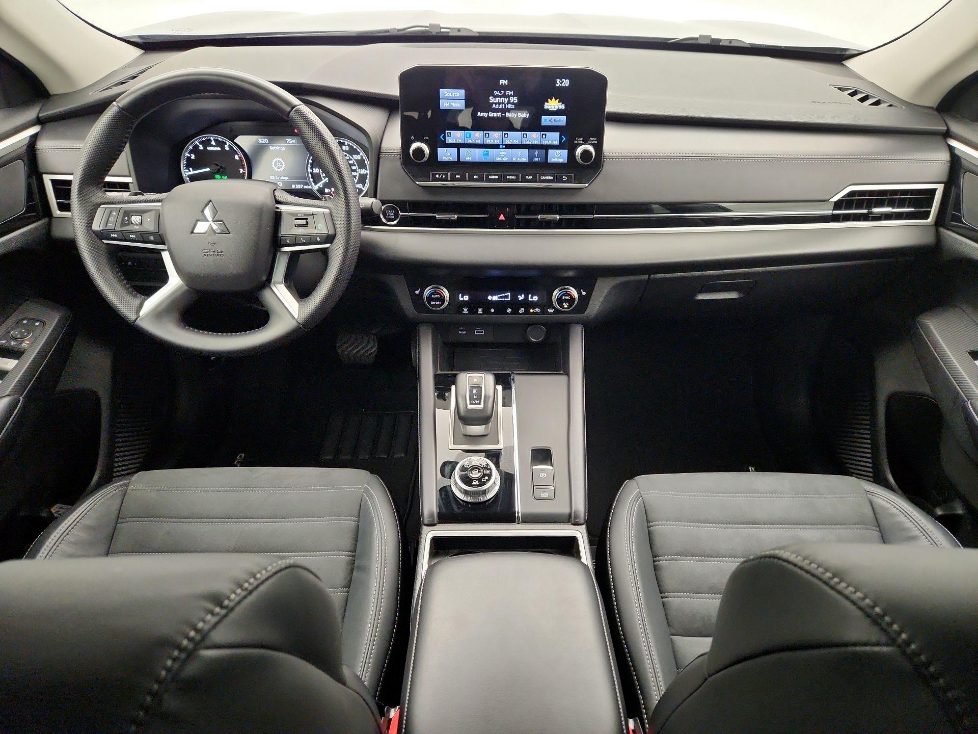 Thumbnail: 2023 Mitsubishi Outlander - 9