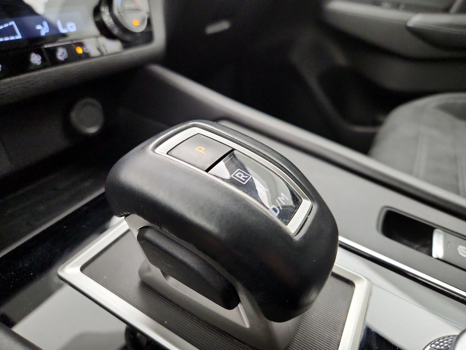 Thumbnail: 2023 Mitsubishi Outlander - 18
