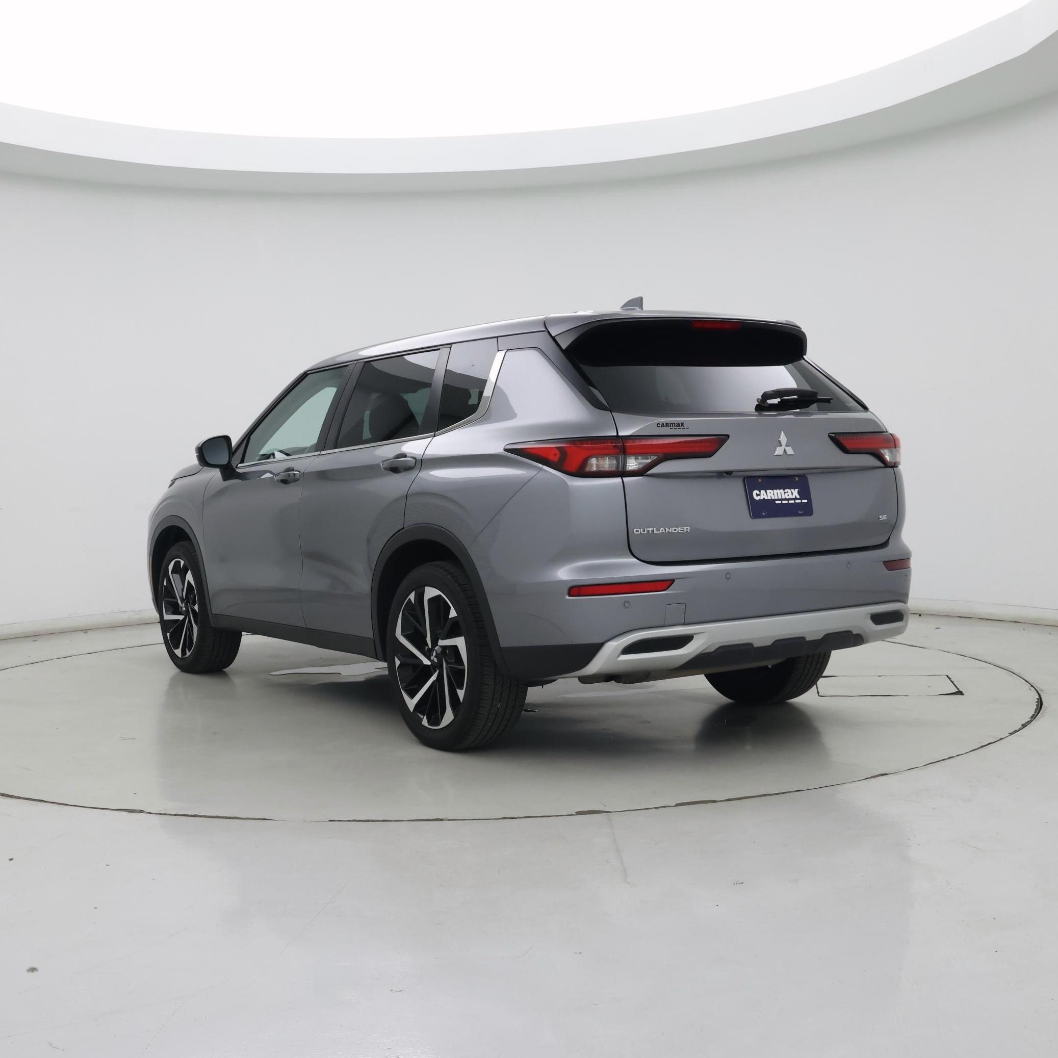 Thumbnail: 2023 Mitsubishi Outlander - 2