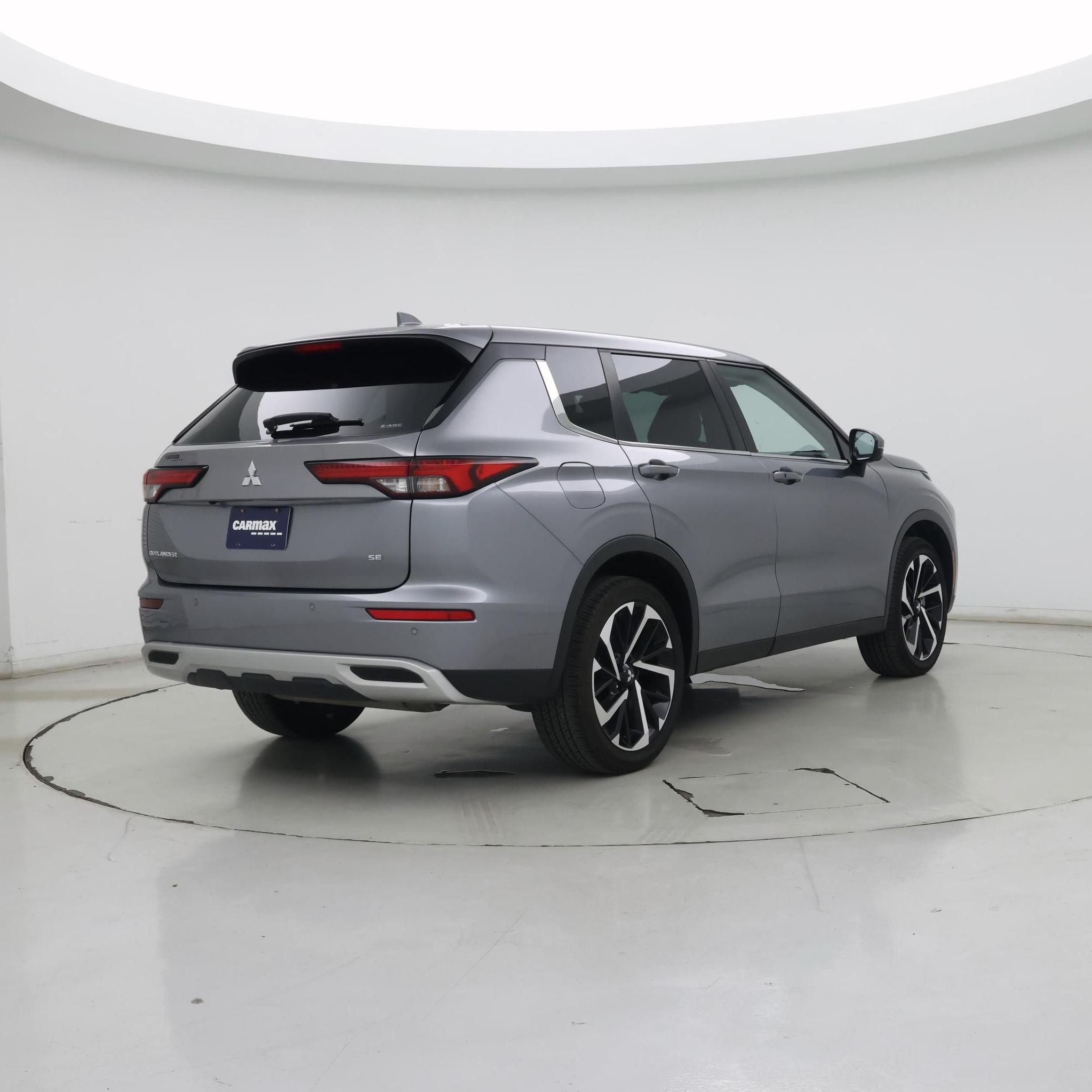 Thumbnail: 2023 Mitsubishi Outlander - 8