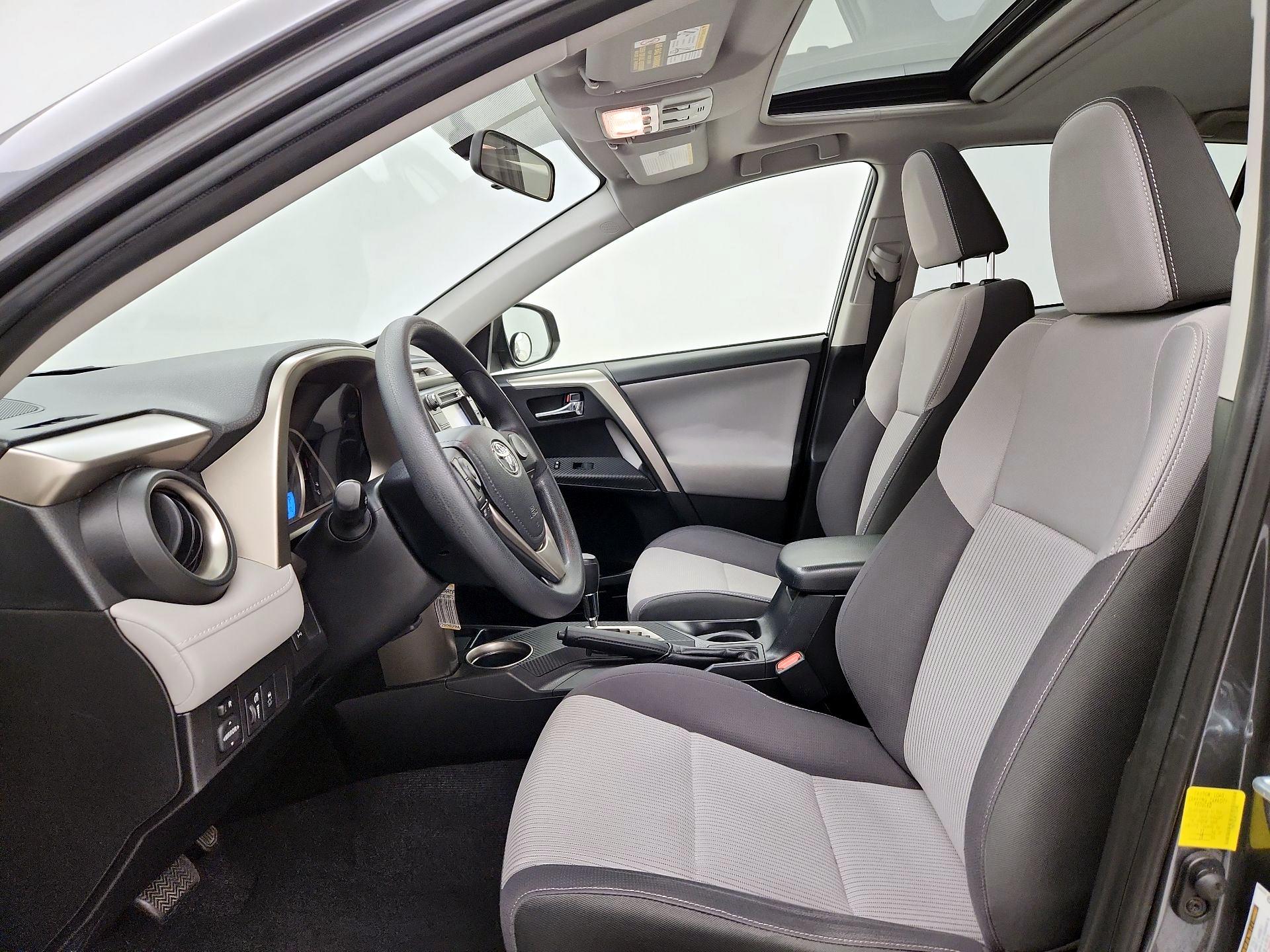 Thumbnail: 2015 Toyota RAV4 - 11