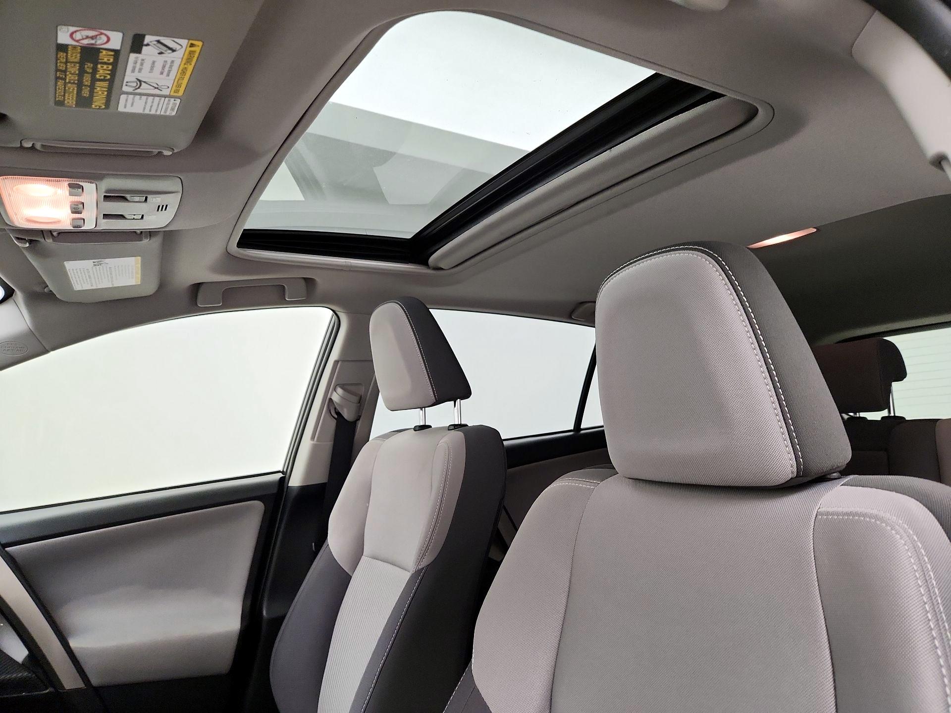 Thumbnail: 2015 Toyota RAV4 - 19