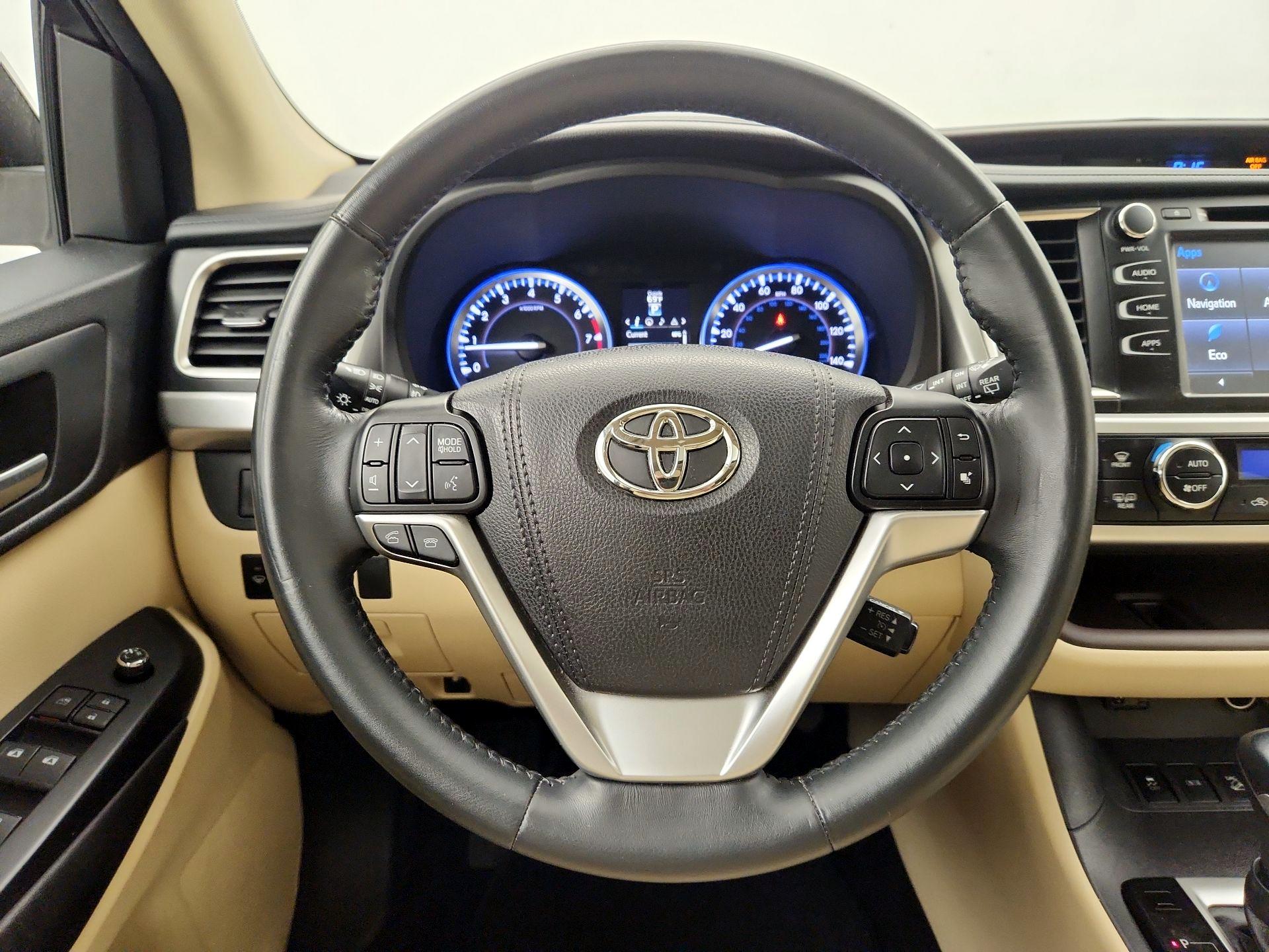 Thumbnail: 2016 Toyota Highlander - 10