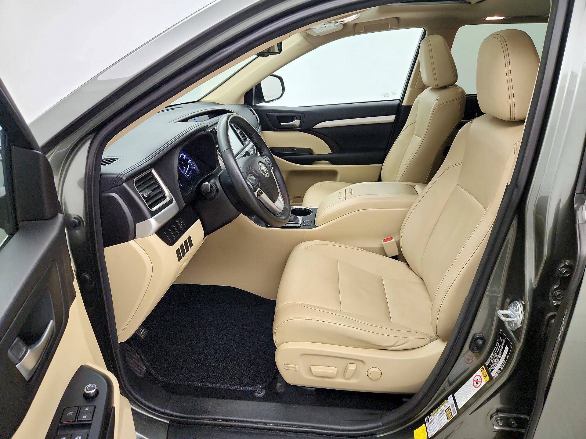 Thumbnail: 2016 Toyota Highlander - 11