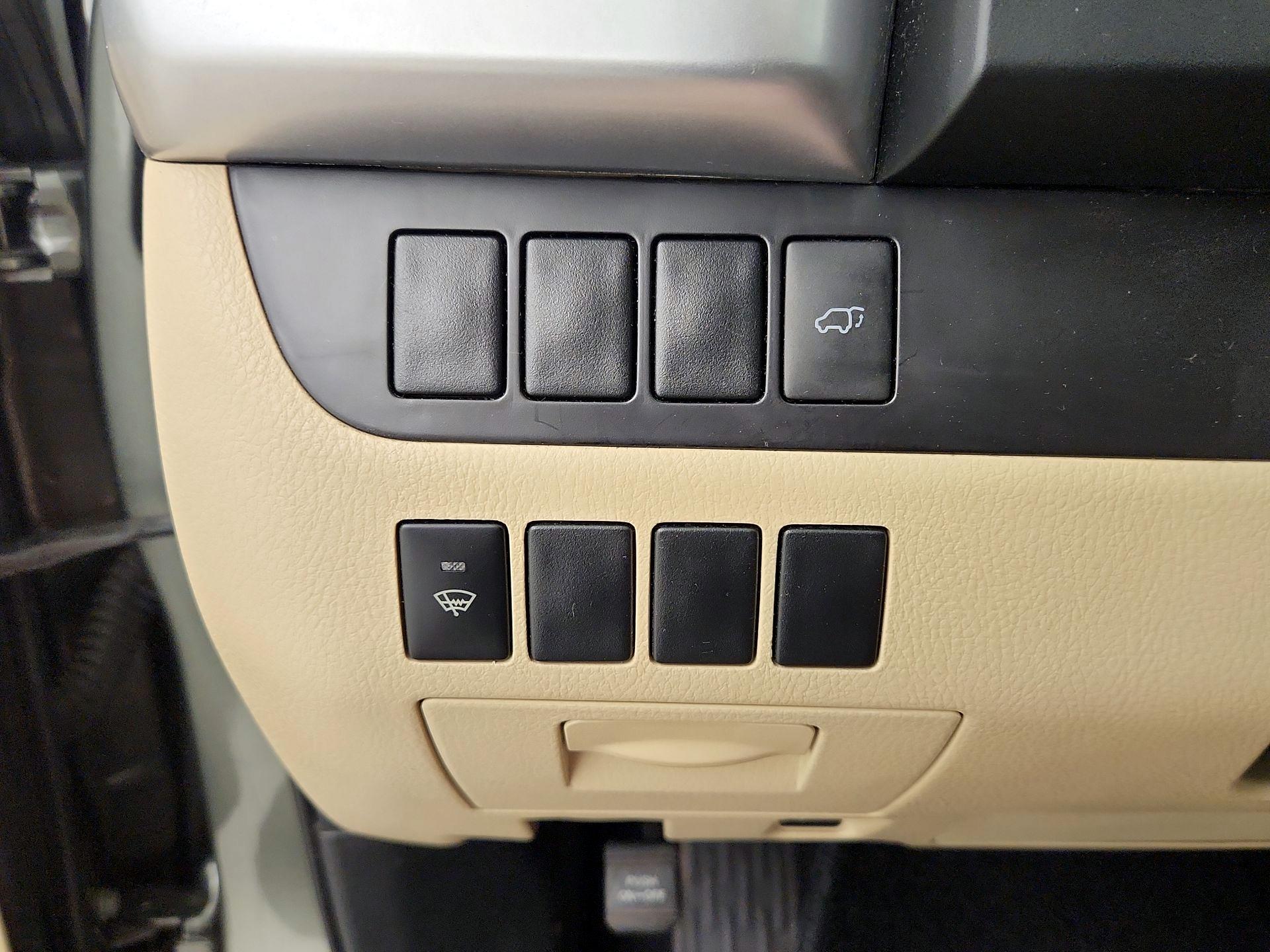 Thumbnail: 2016 Toyota Highlander - 13