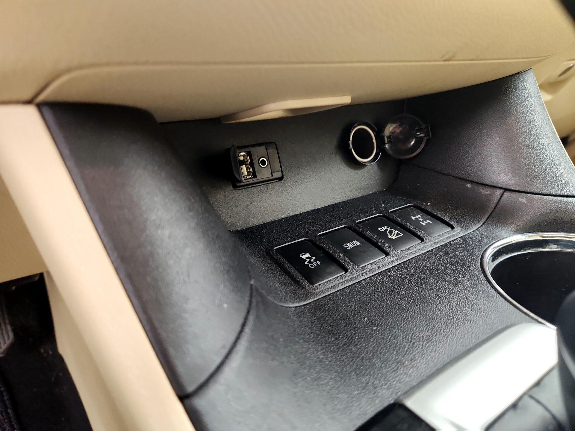 Thumbnail: 2016 Toyota Highlander - 18