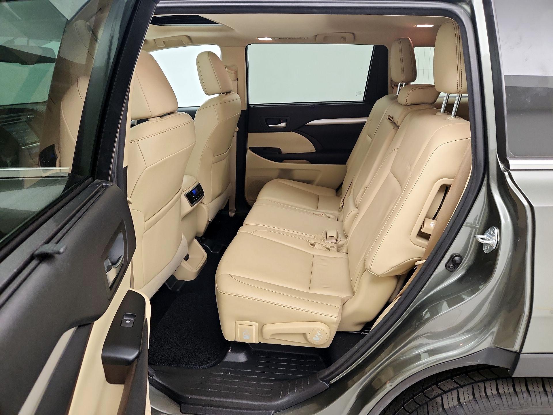Thumbnail: 2016 Toyota Highlander - 20