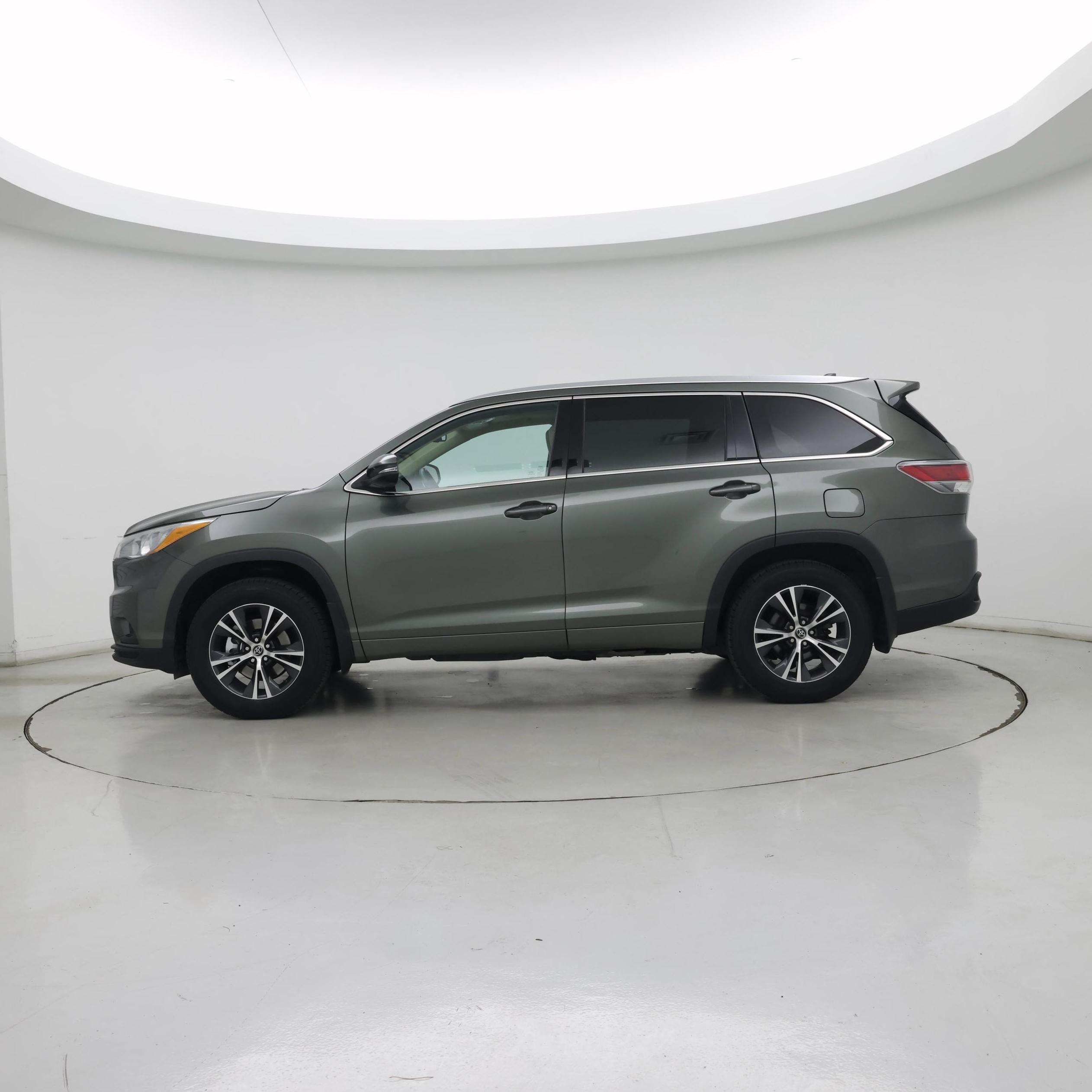 Thumbnail: 2016 Toyota Highlander - 3