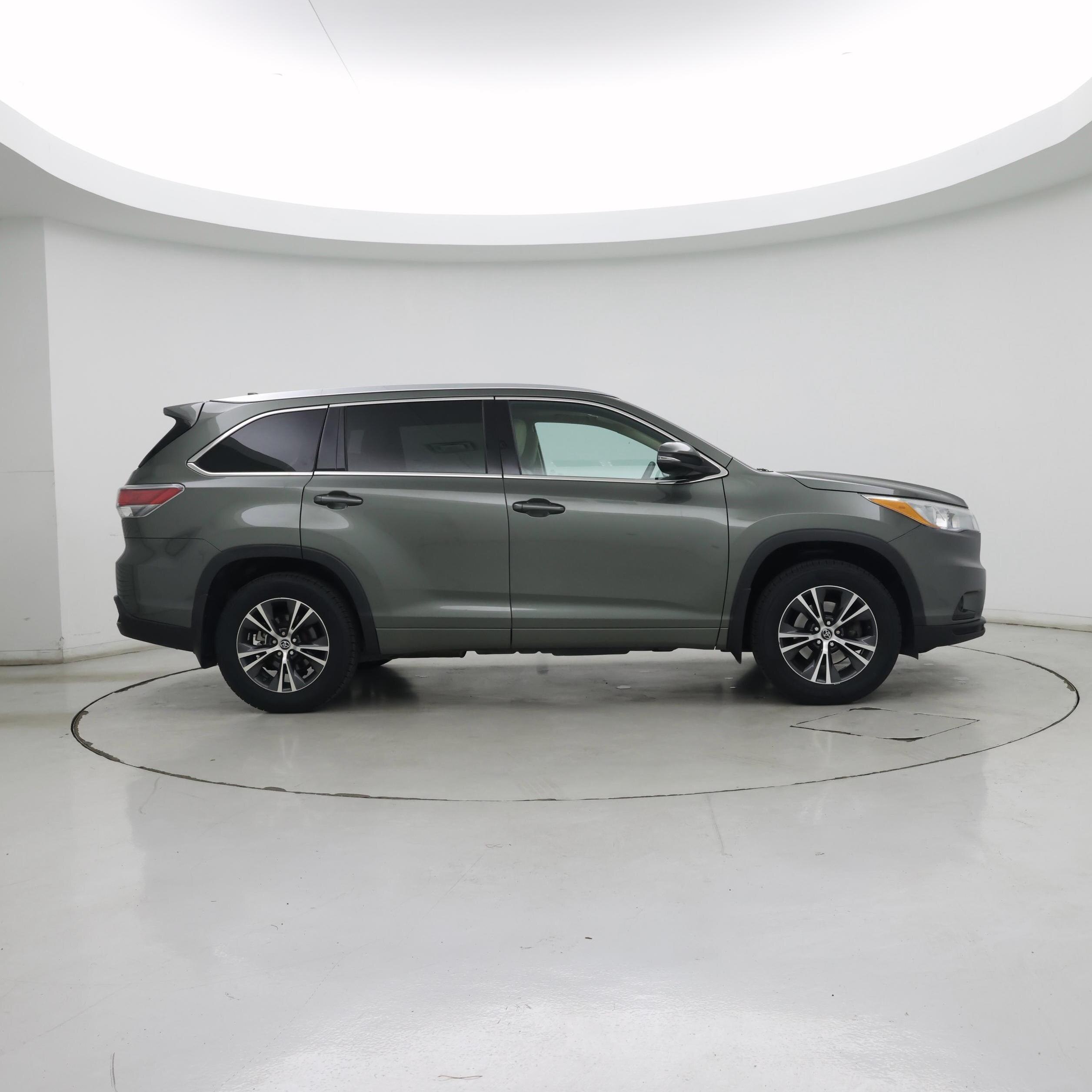 Thumbnail: 2016 Toyota Highlander - 7