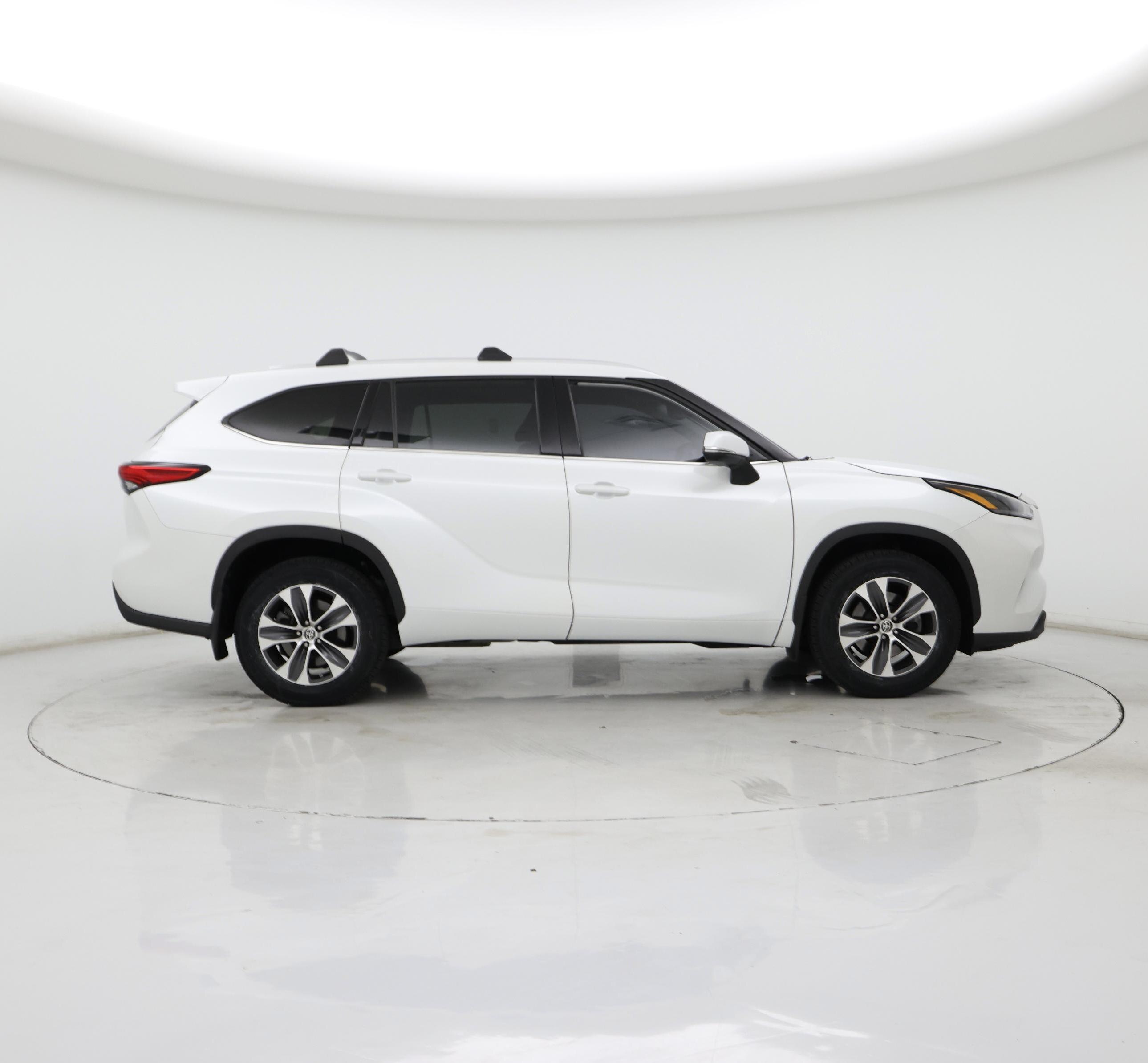 Thumbnail: 2022 Toyota Highlander - 7