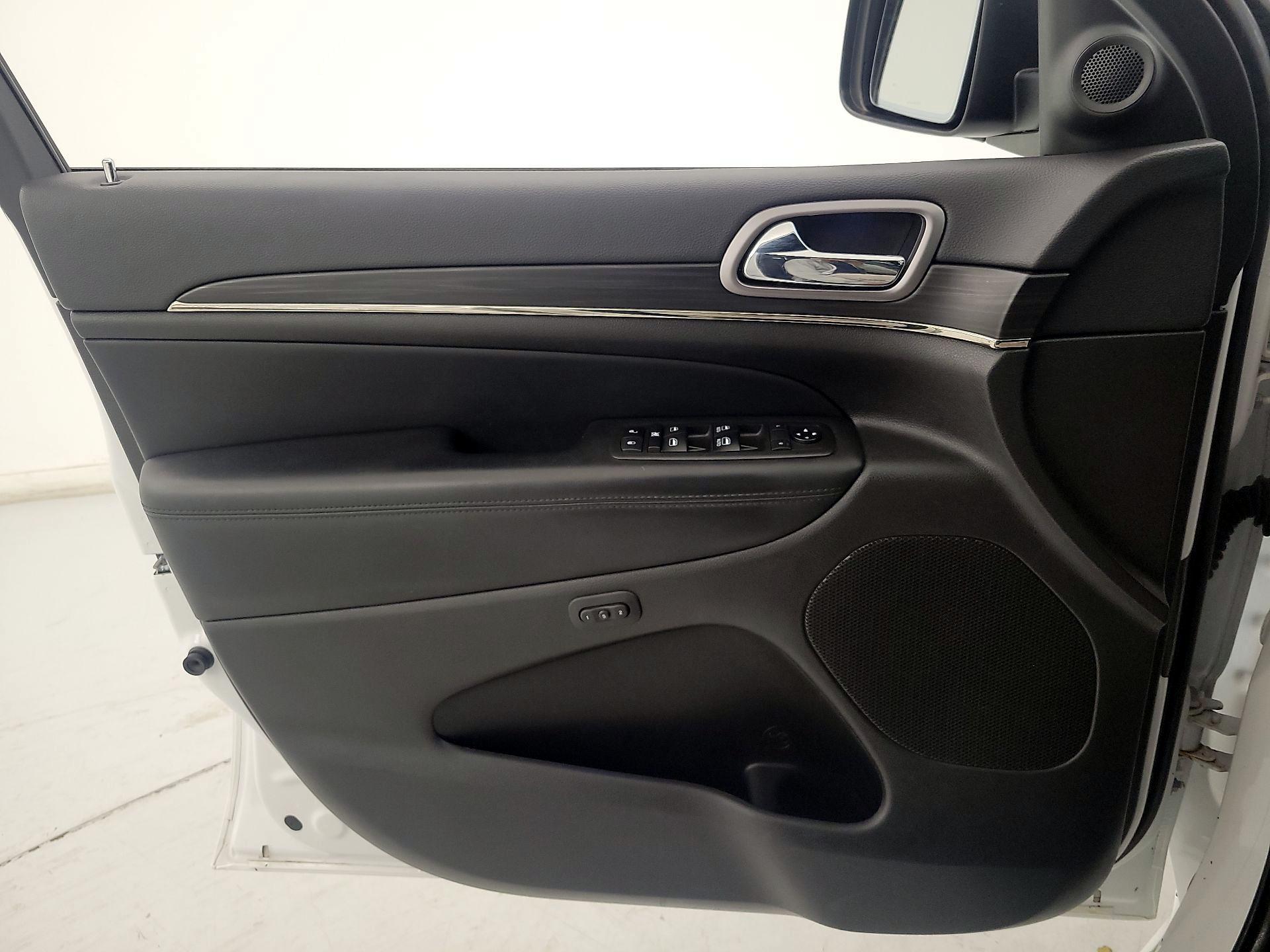 Thumbnail: 2021 Jeep Grand Cherokee - 12