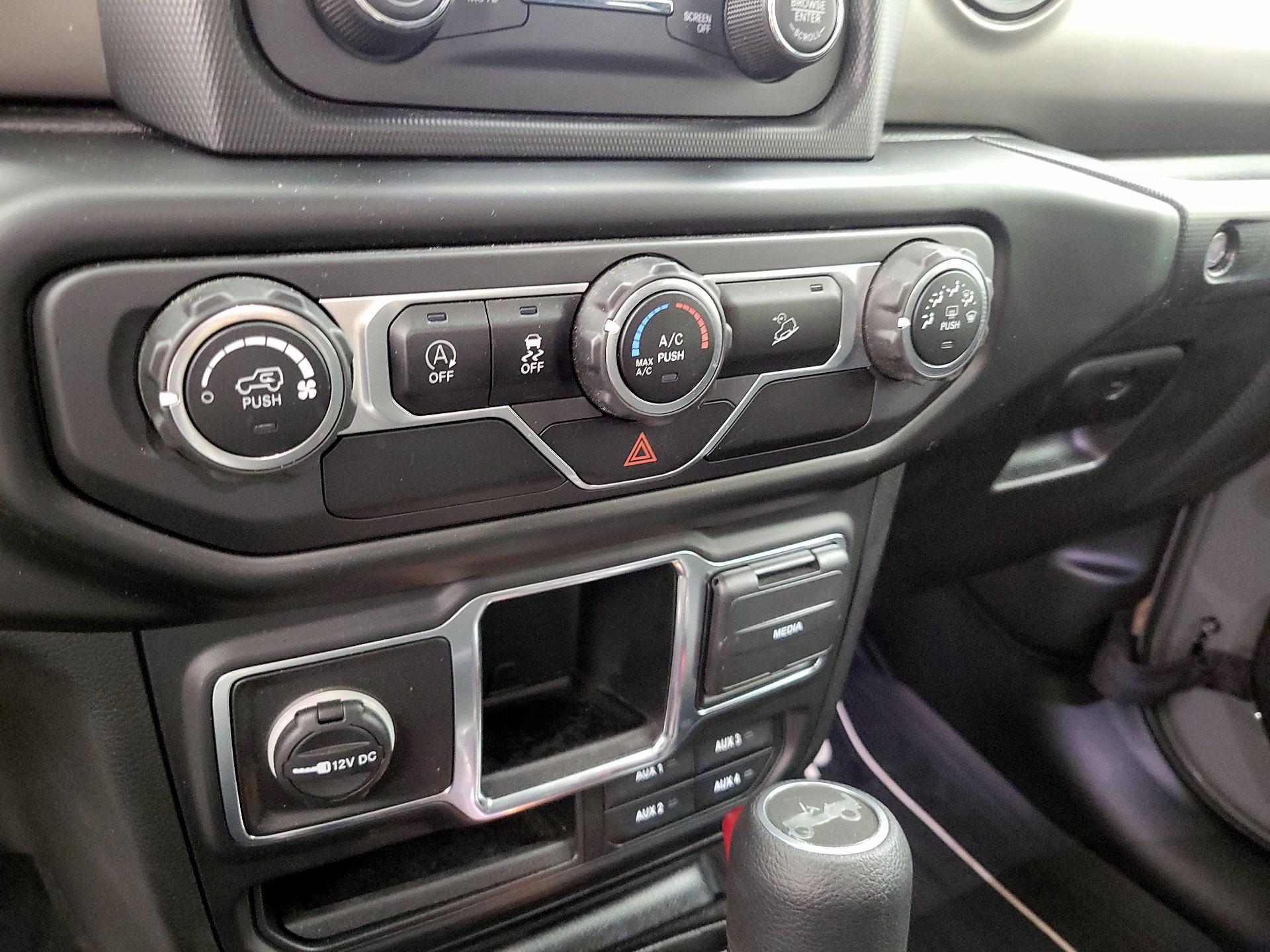 Thumbnail: 2020 Jeep Wrangler - 14