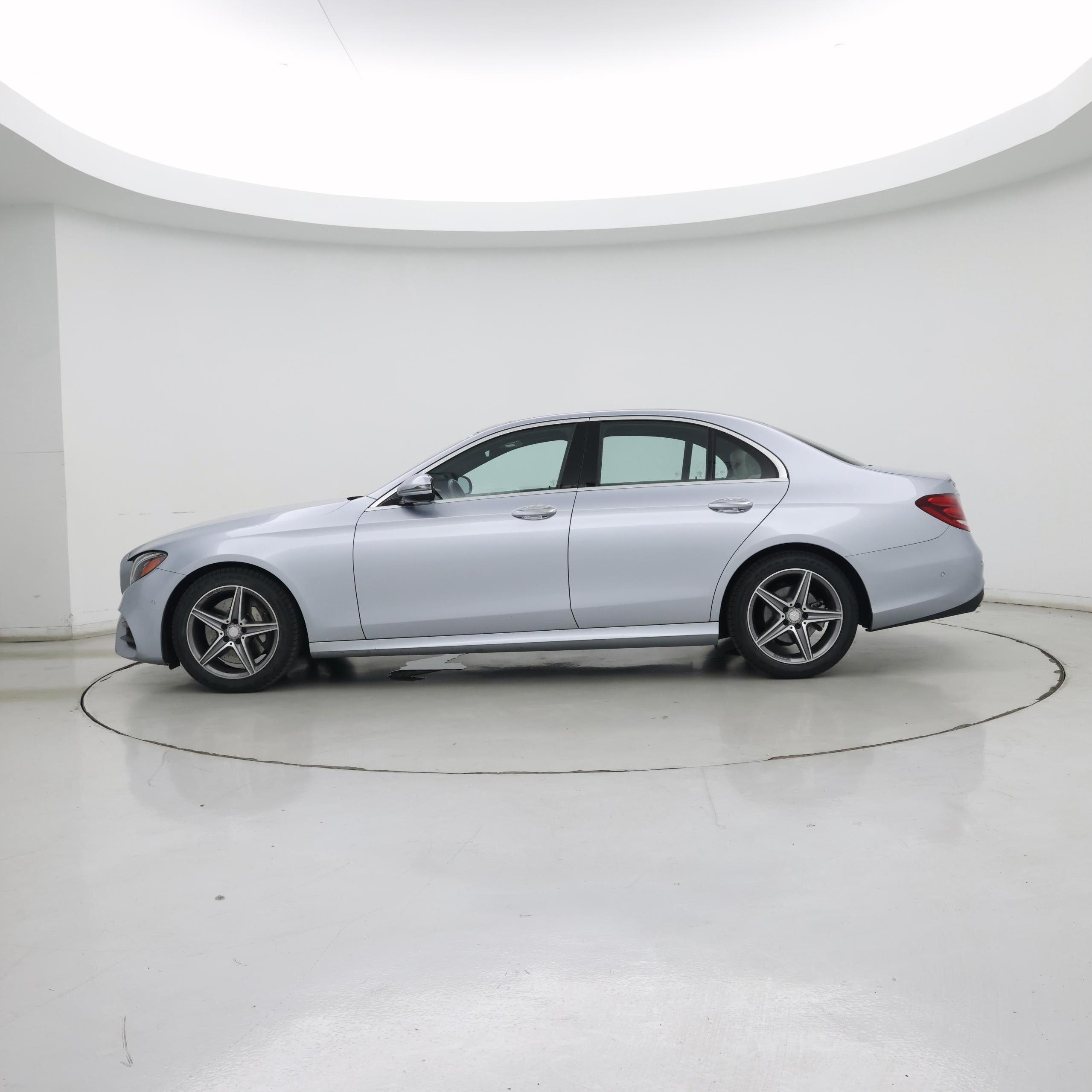 Thumbnail: 2017 Mercedes-Benz E-Class - 3
