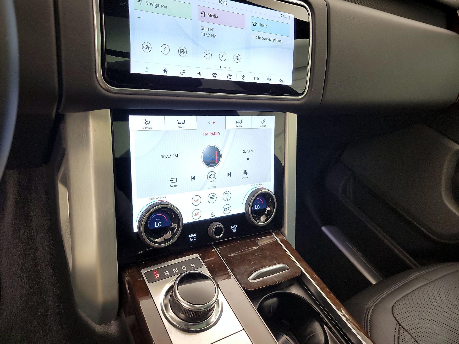 Thumbnail: 2020 Land Rover Range Rover - 15