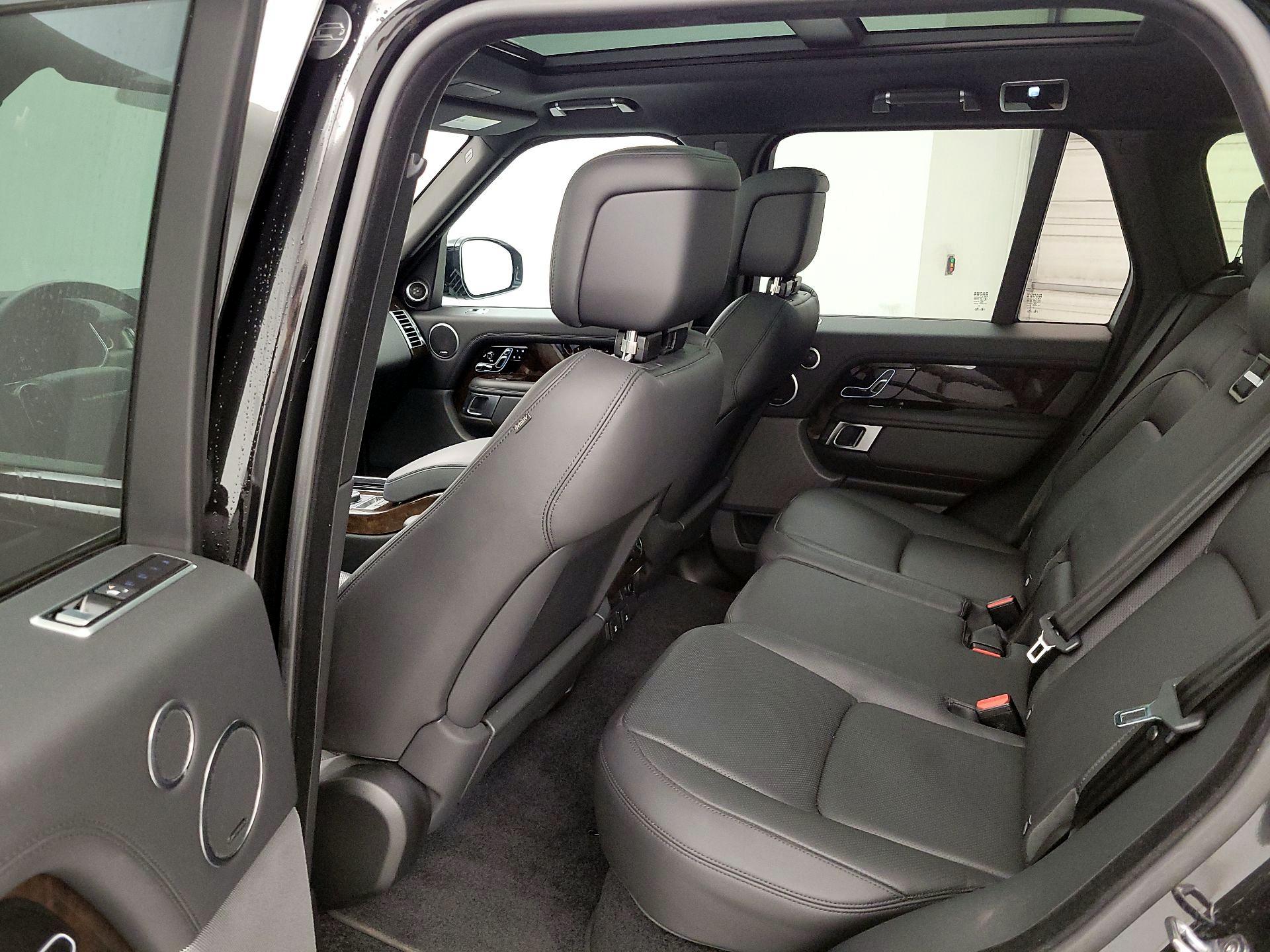 Thumbnail: 2020 Land Rover Range Rover - 17