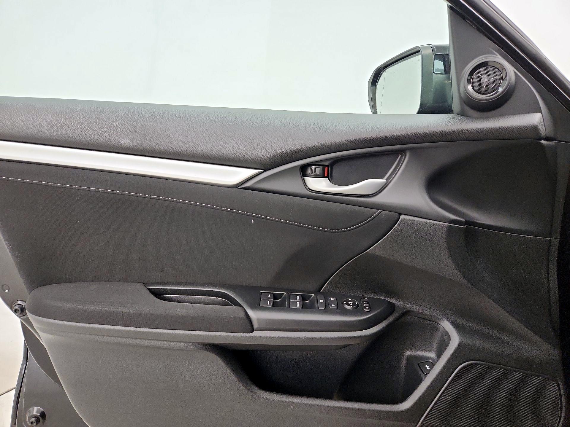 Thumbnail: 2016 Honda Civic - 12