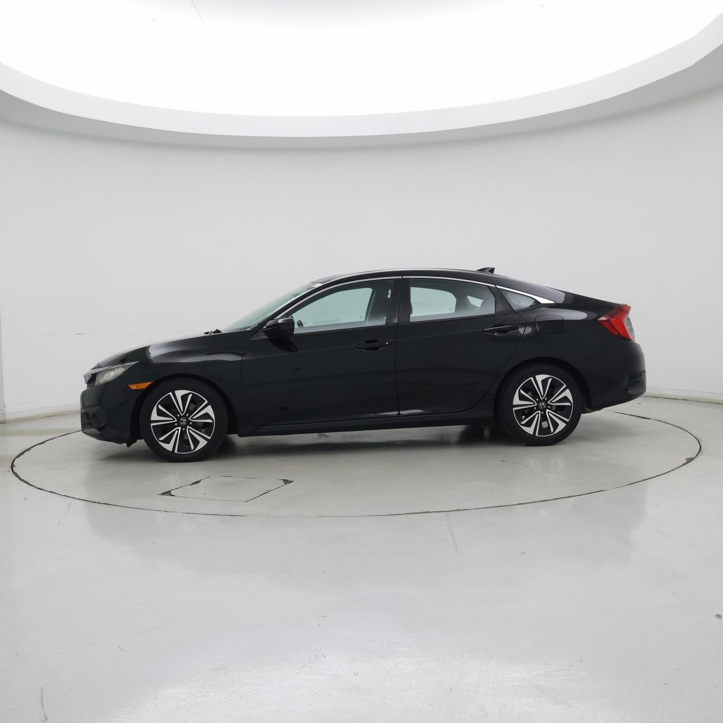 Thumbnail: 2016 Honda Civic - 3