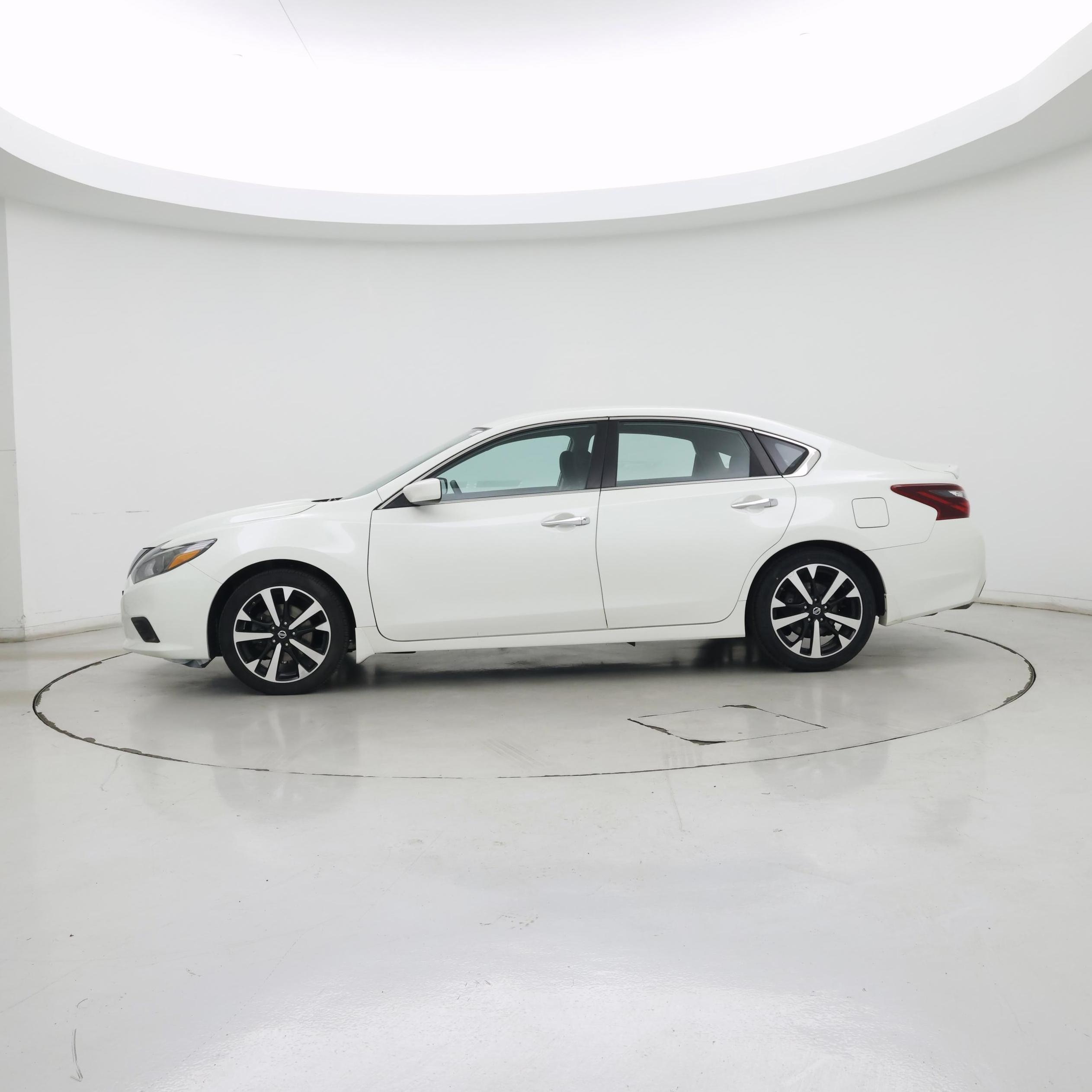 Thumbnail: 2018 Nissan Altima - 3