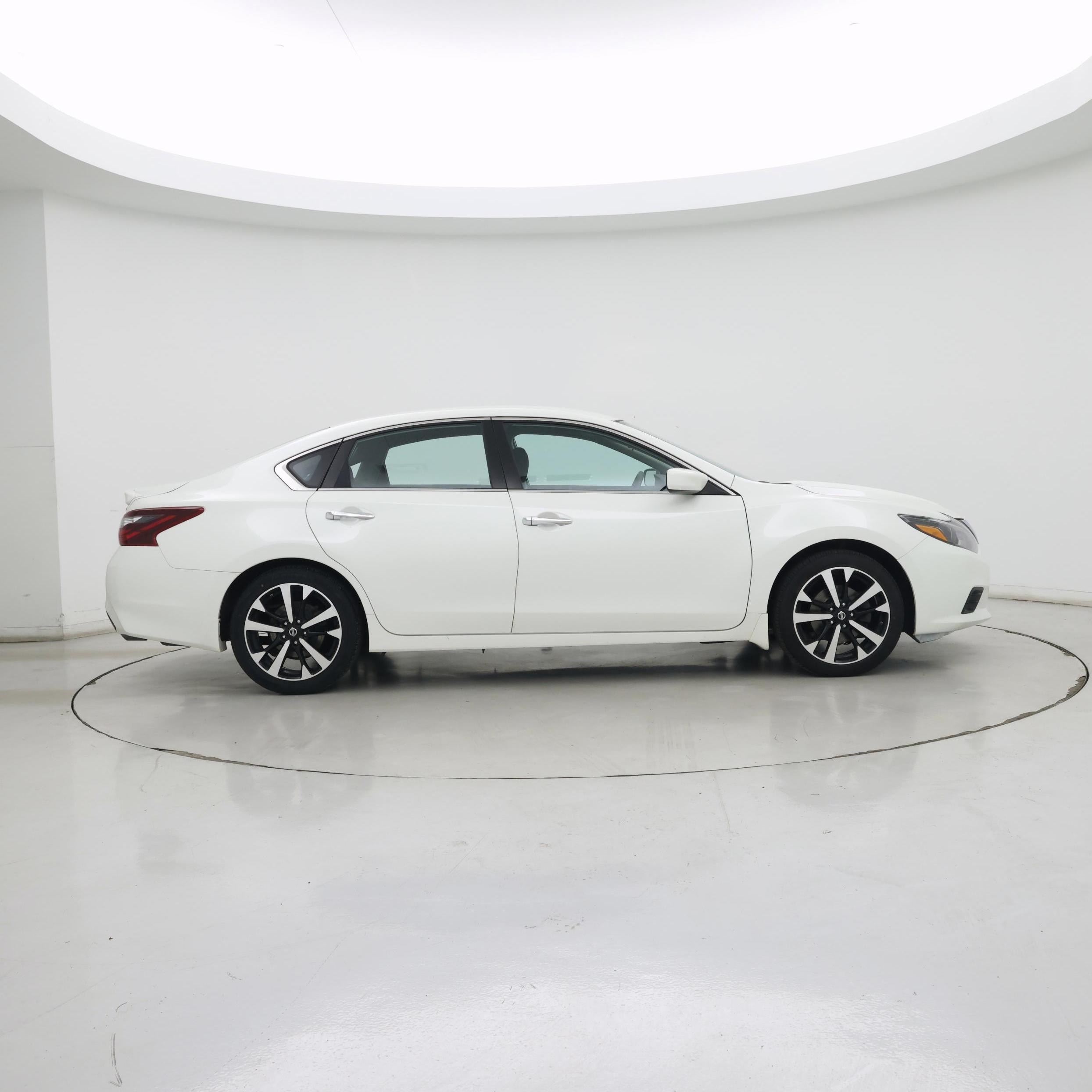 Thumbnail: 2018 Nissan Altima - 7