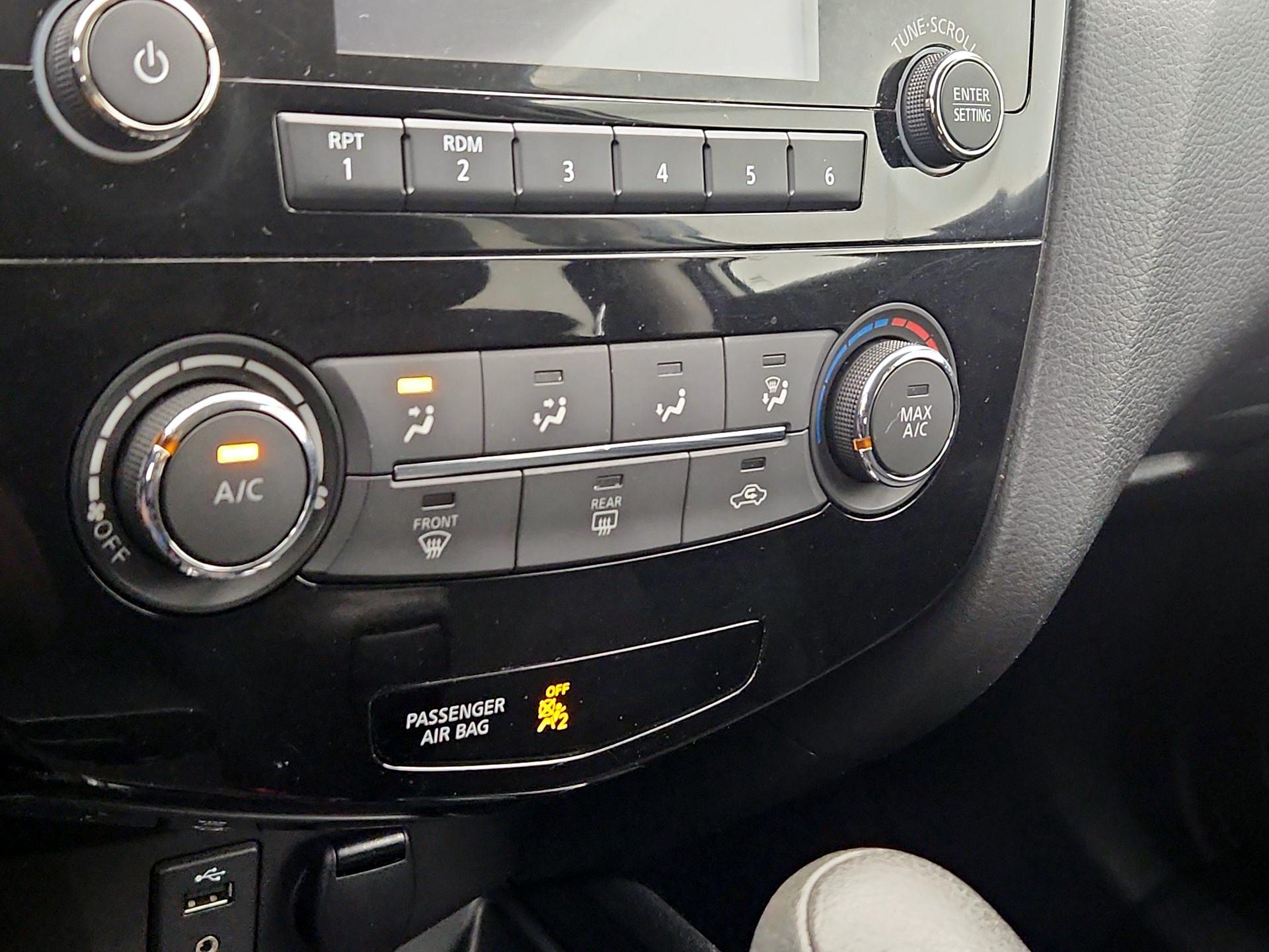 Thumbnail: 2016 Nissan Rogue - 16