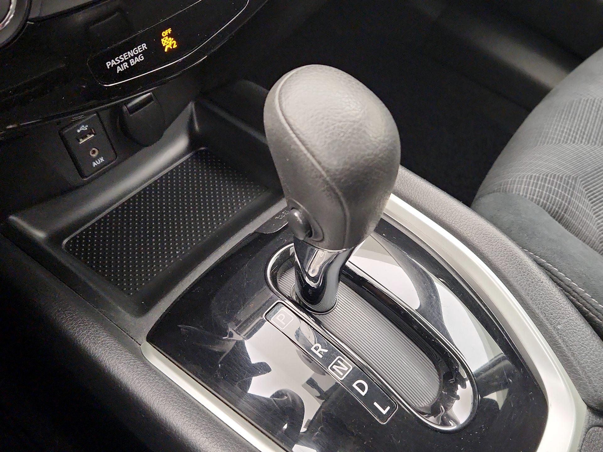 Thumbnail: 2016 Nissan Rogue - 17