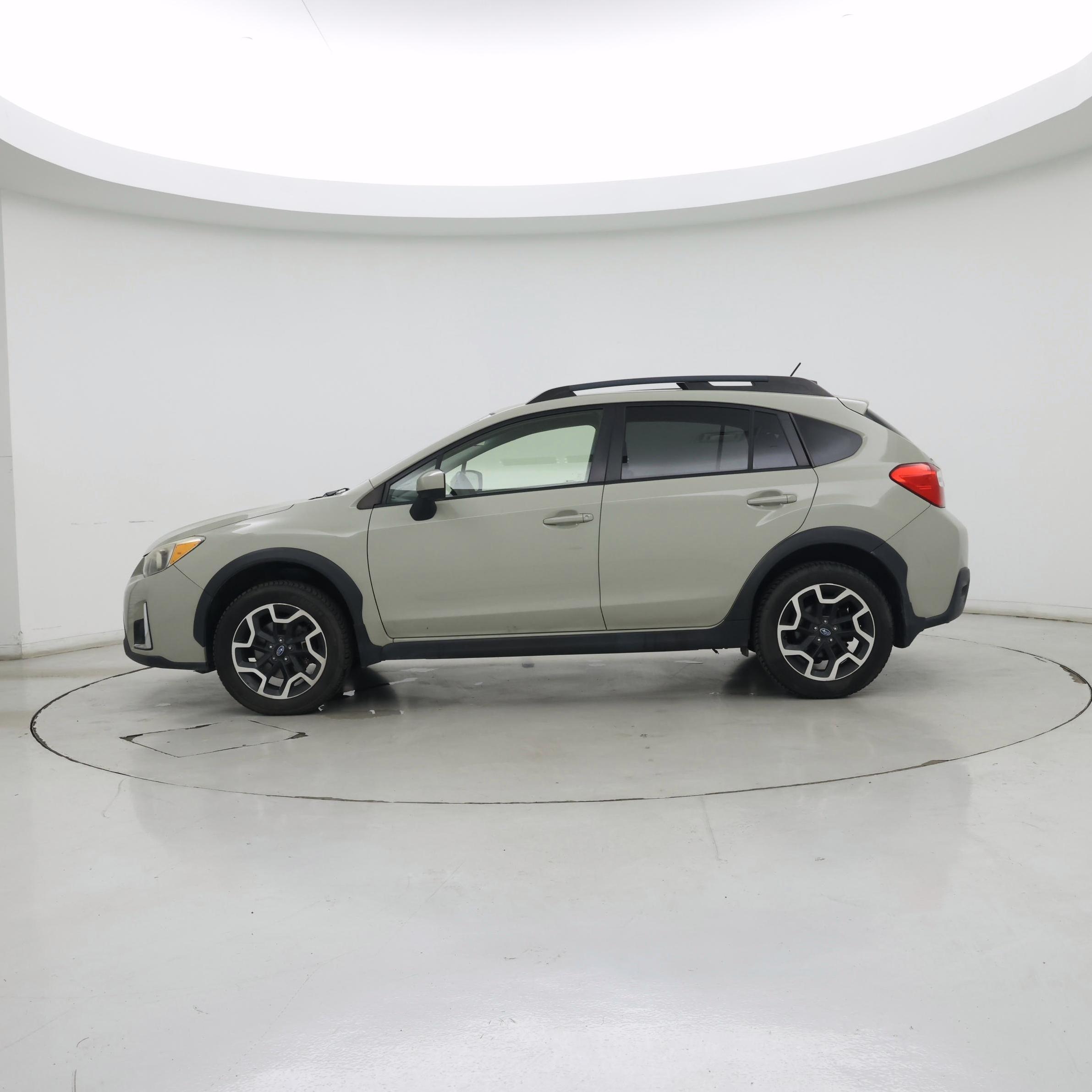 Thumbnail: 2017 Subaru Crosstrek - 3
