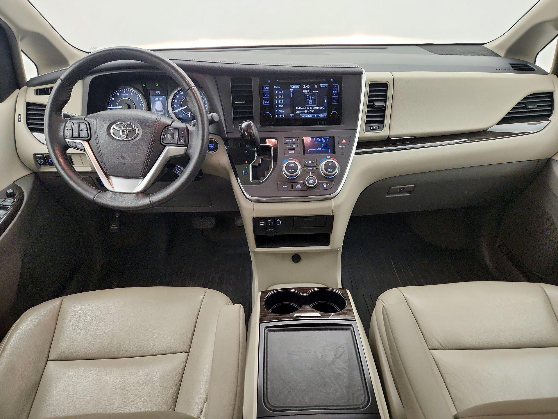 Thumbnail: 2017 Toyota Sienna - 9
