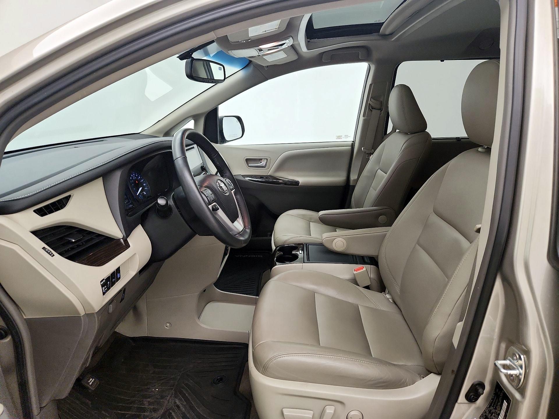 Thumbnail: 2017 Toyota Sienna - 11