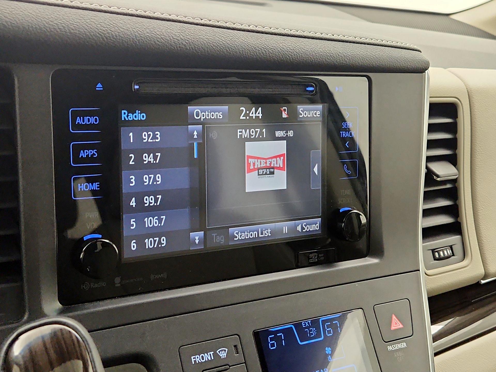 Thumbnail: 2017 Toyota Sienna - 15