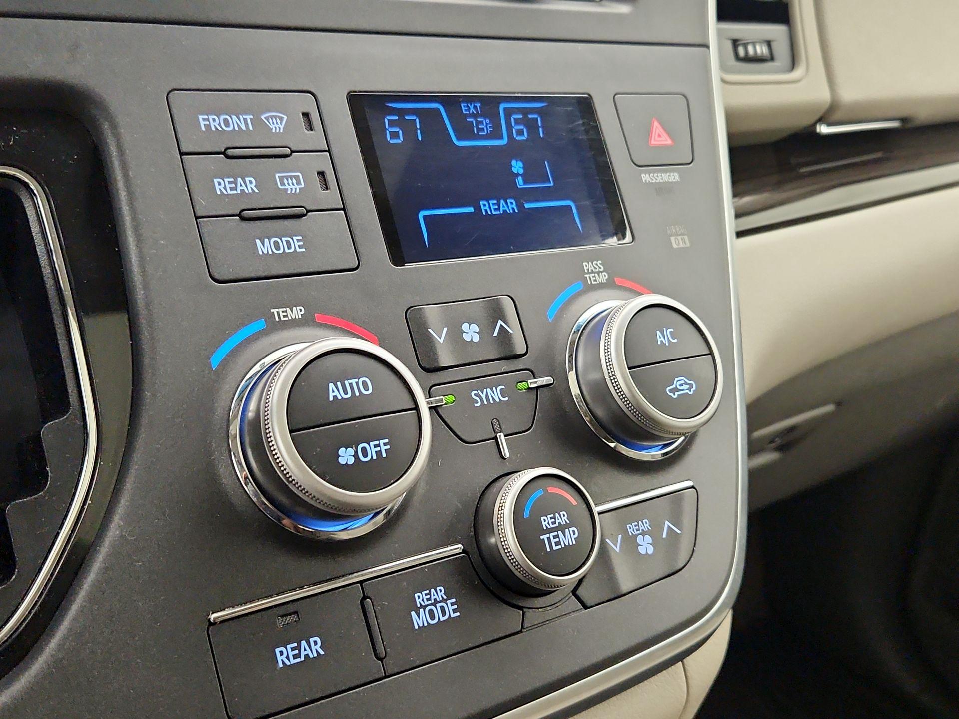 Thumbnail: 2017 Toyota Sienna - 16