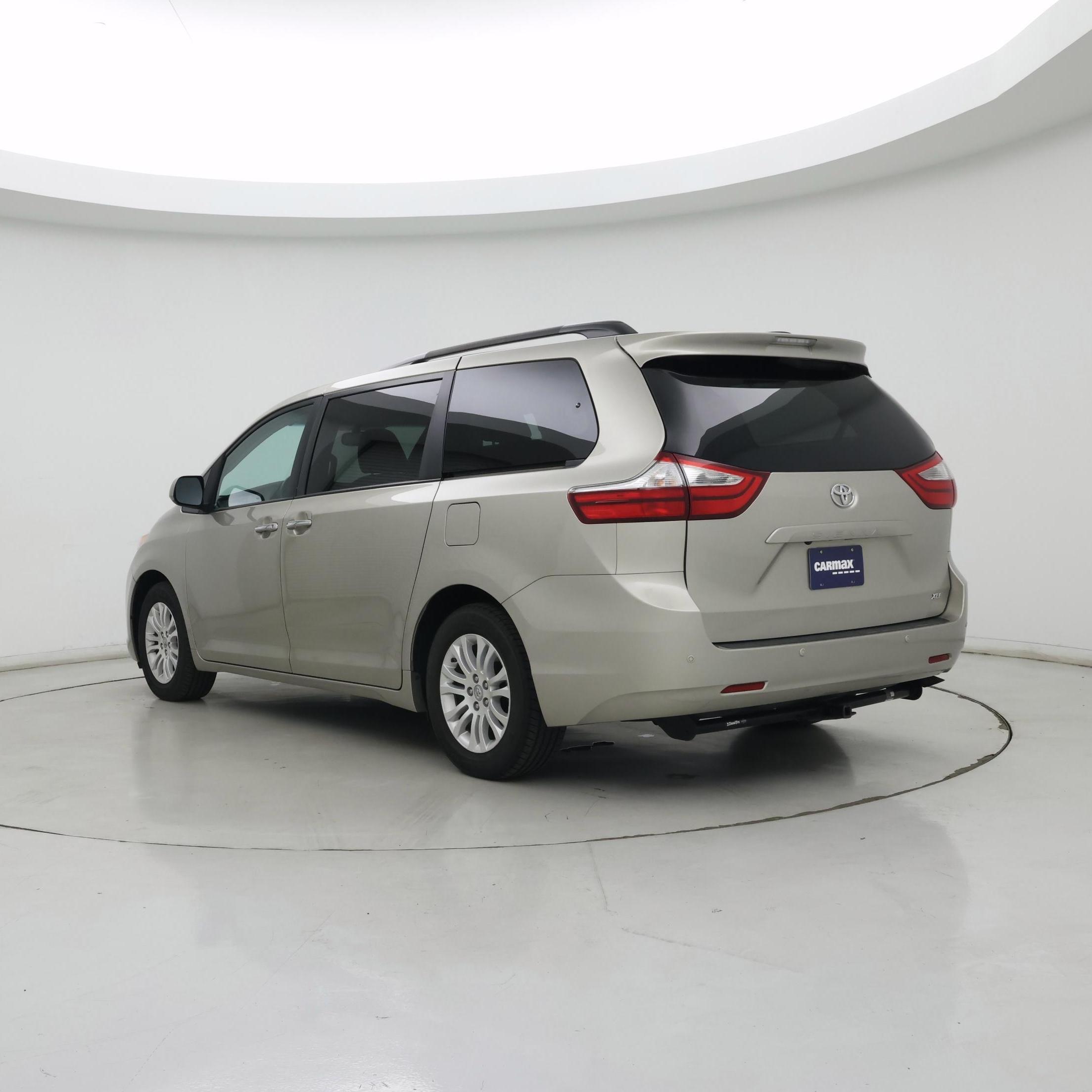 Thumbnail: 2017 Toyota Sienna - 2