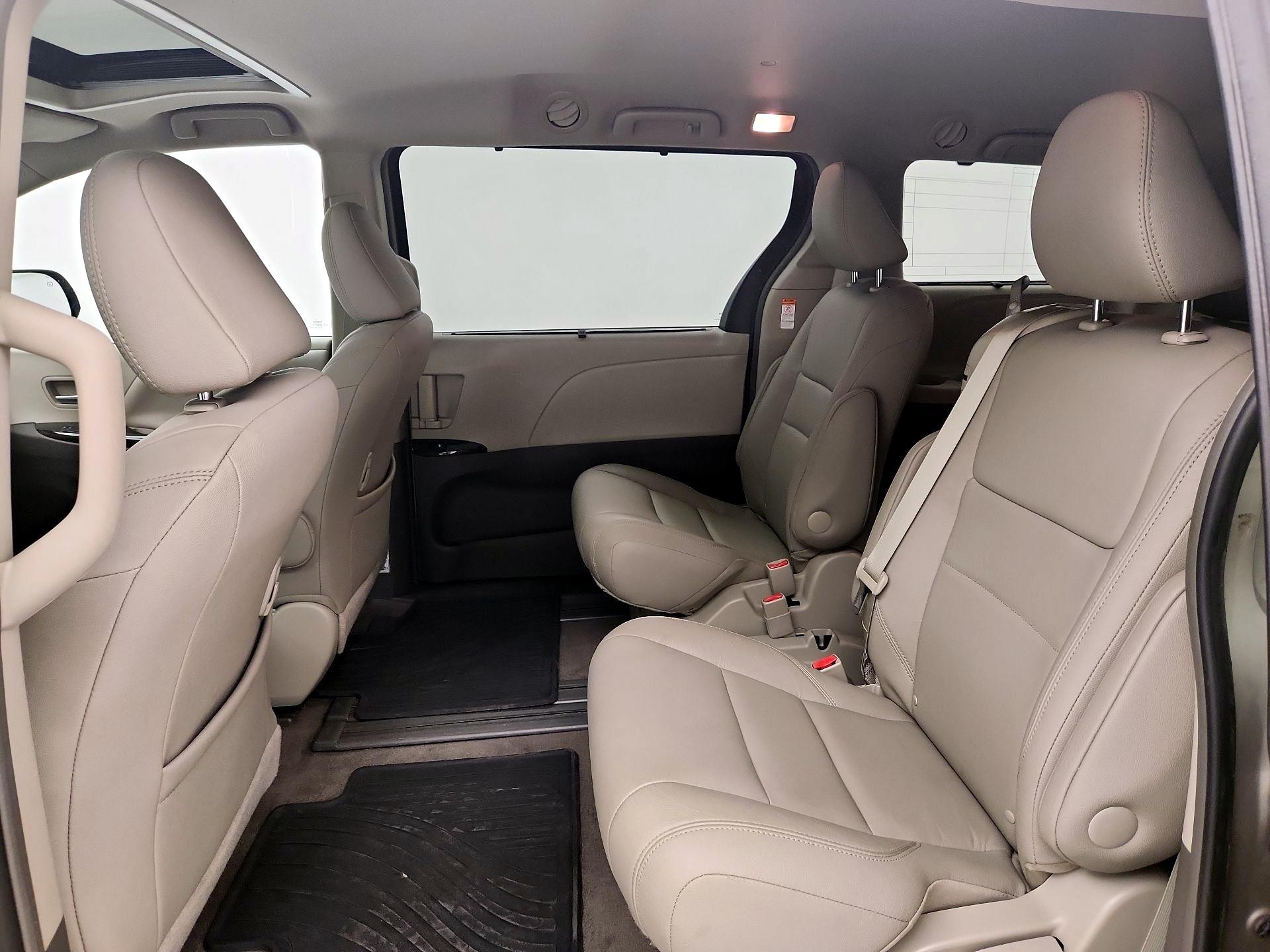 Thumbnail: 2017 Toyota Sienna - 20