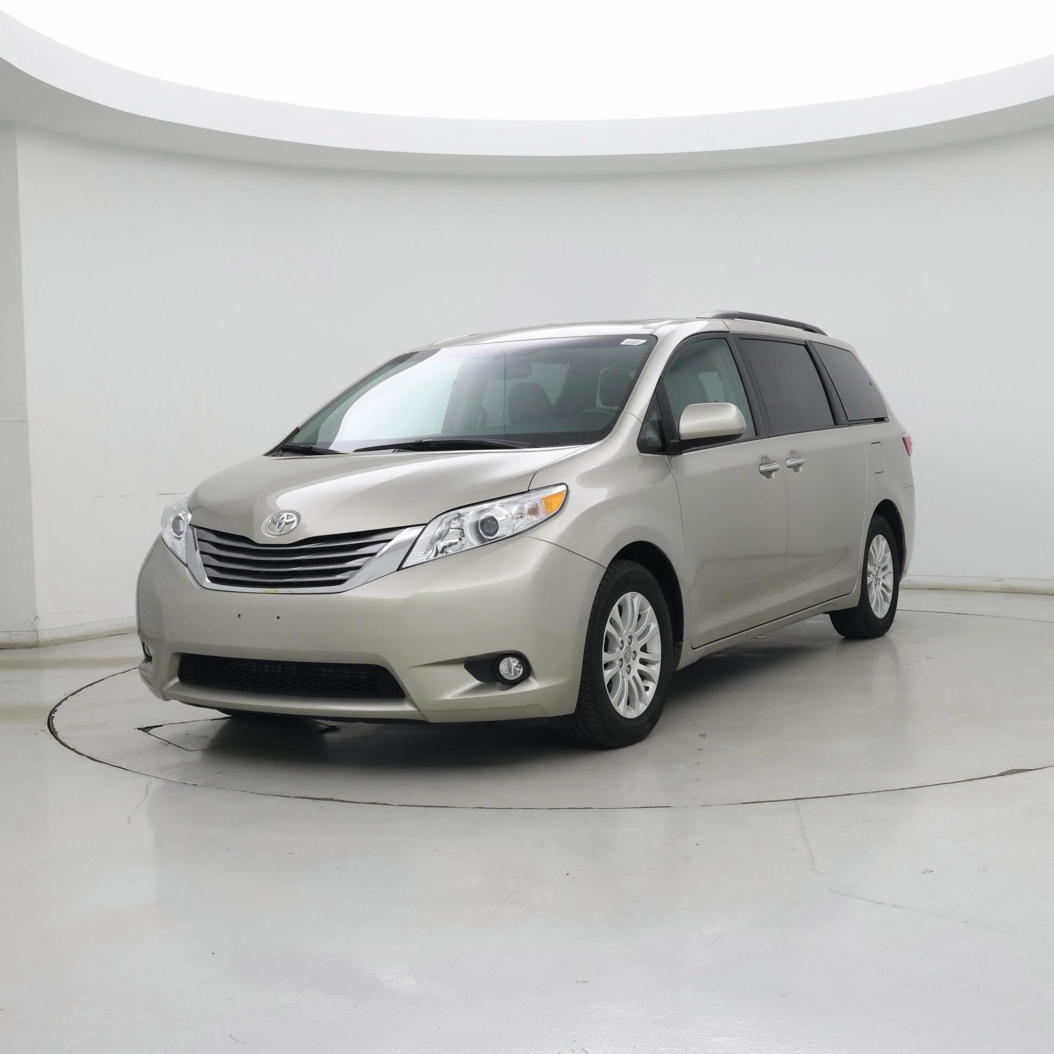 Thumbnail: 2017 Toyota Sienna - 4